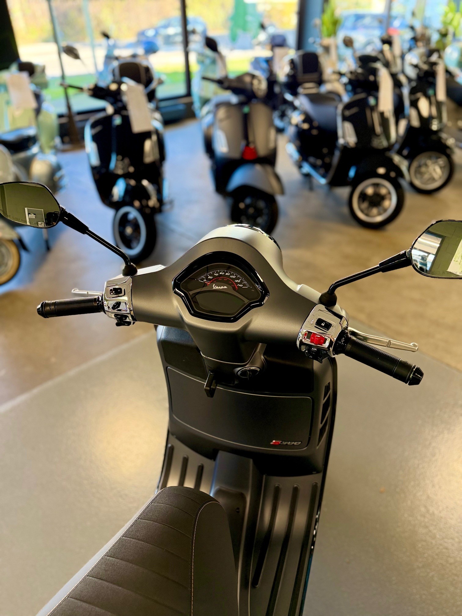 PIAGGIO Vespa GTS 300 Super Sport ABS-image-8