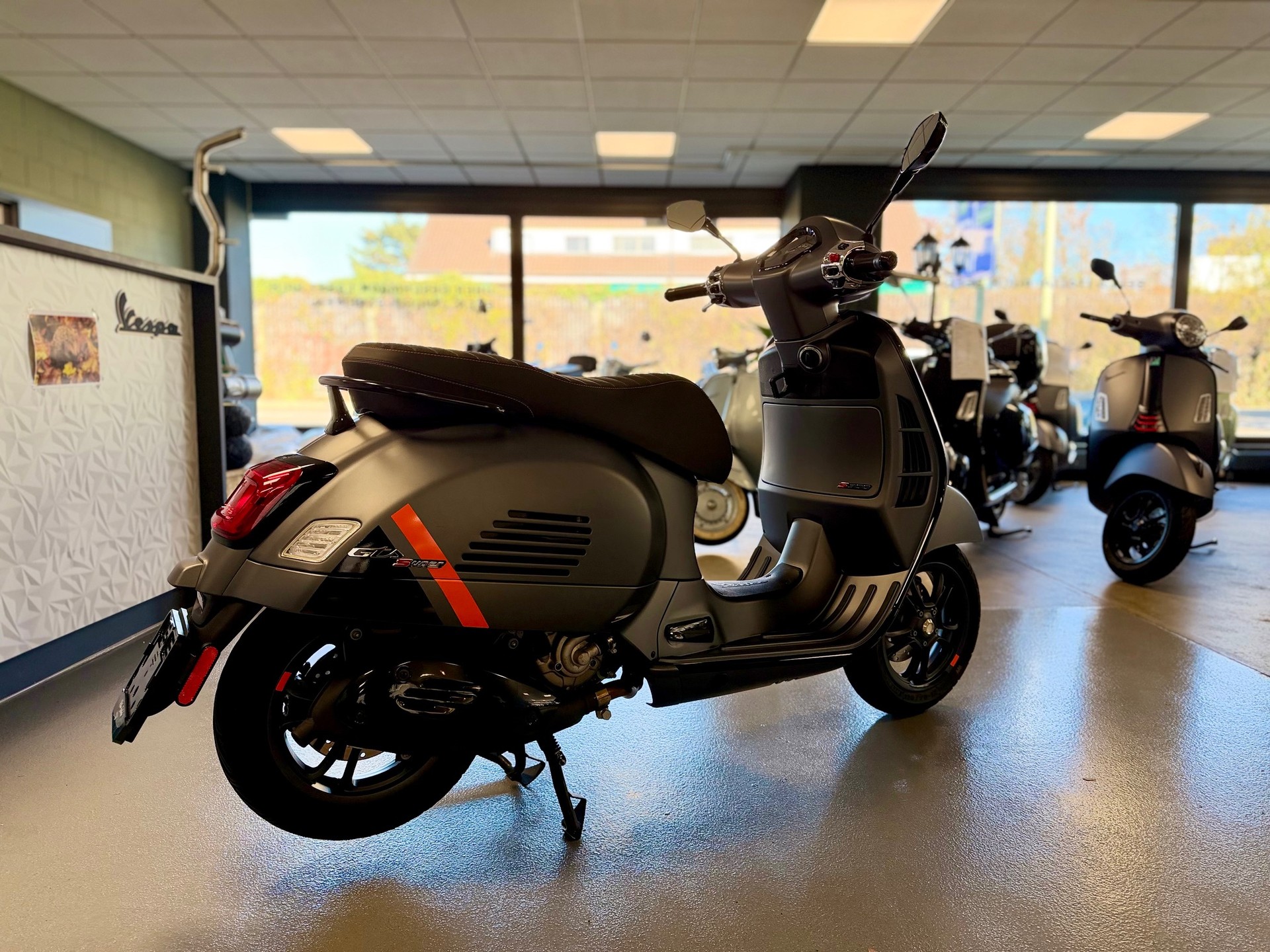 PIAGGIO Vespa GTS 300 Super Sport ABS-image-2