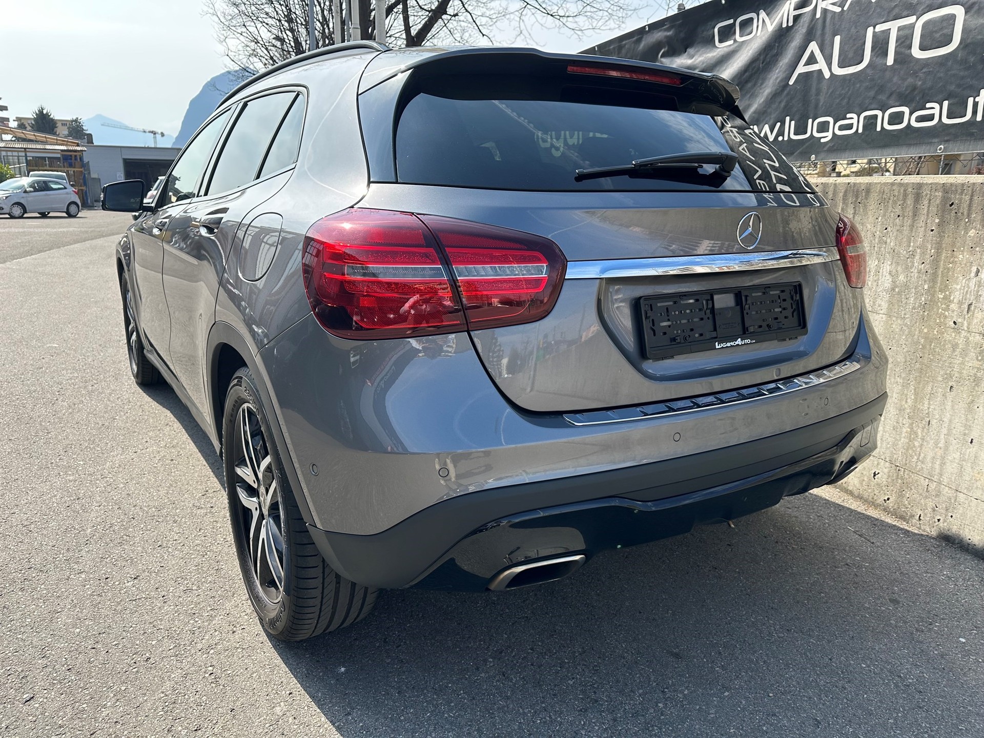MERCEDES-BENZ GLA 200 Night Star 7G-DCT-image-2