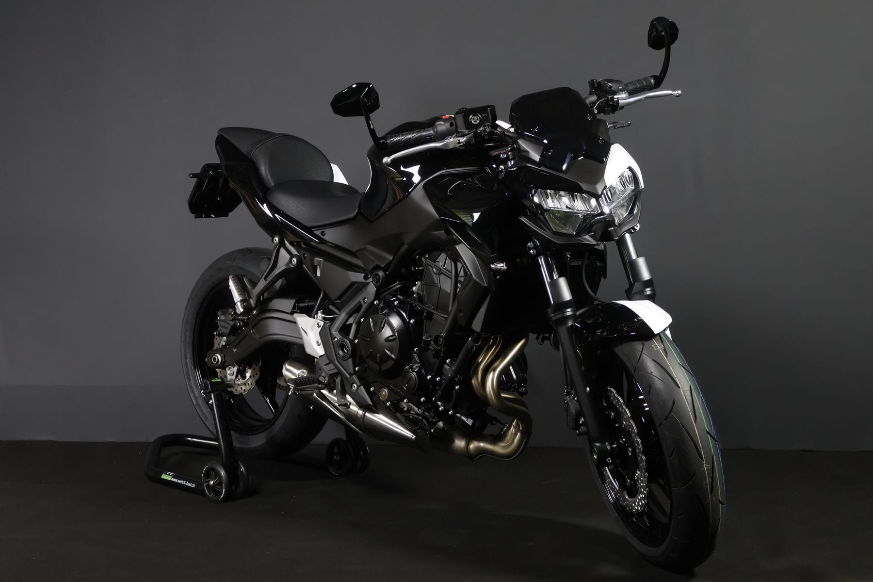 KAWASAKI Z 650 (50/35 KW) *Black & White* Level 2-image-12