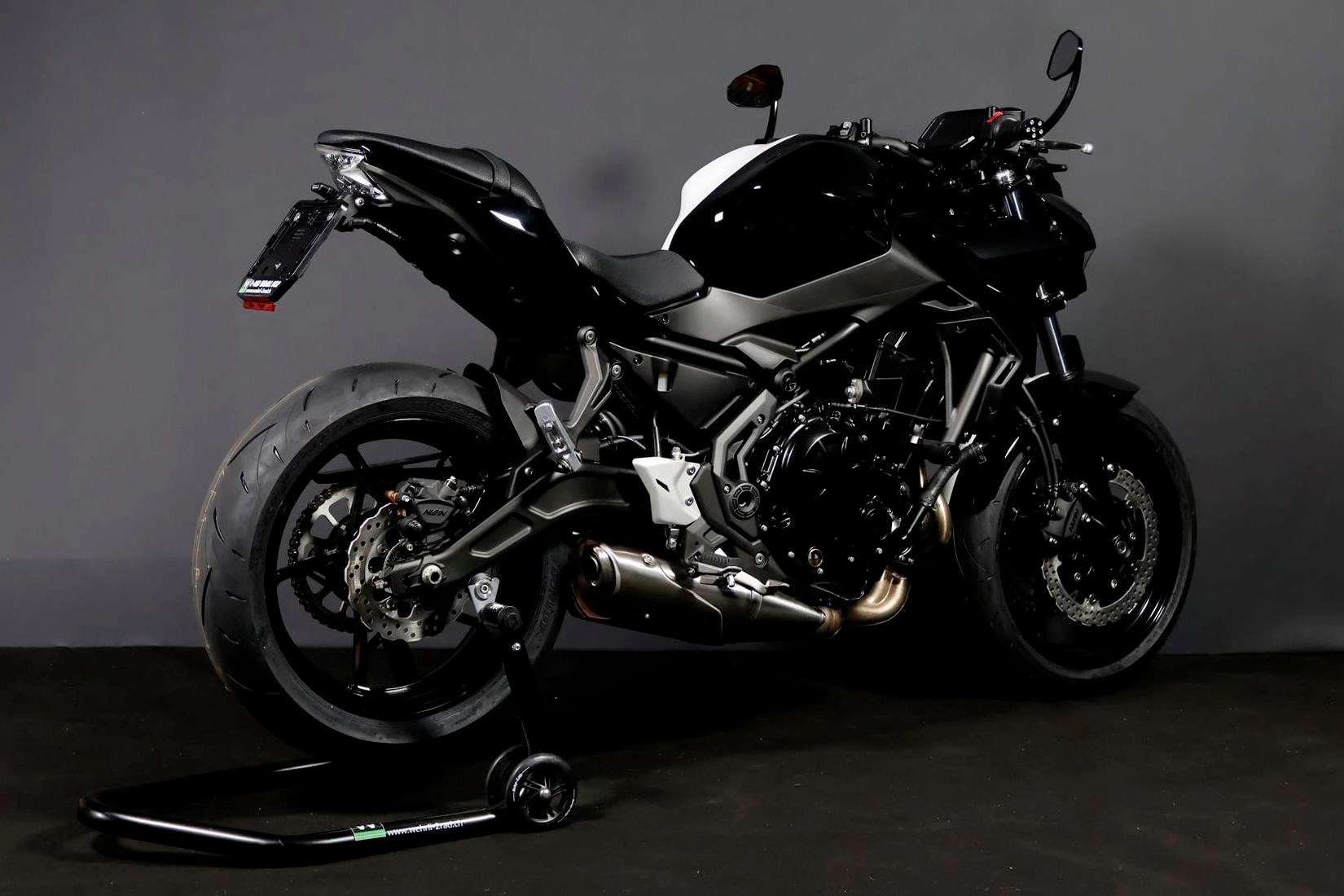 KAWASAKI Z 650 (50/35 KW) *Black & White* Level 2-image-13
