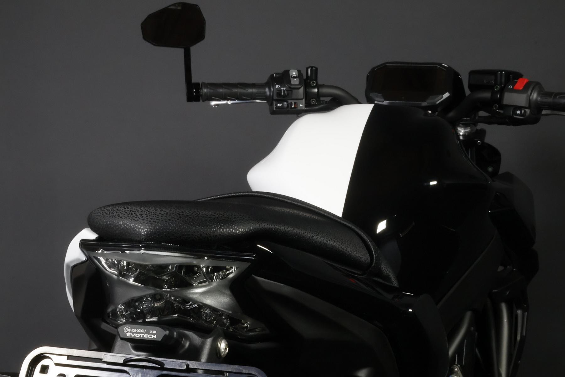 KAWASAKI Z 650 (50/35 KW) *Black & White* Level 2-image-6