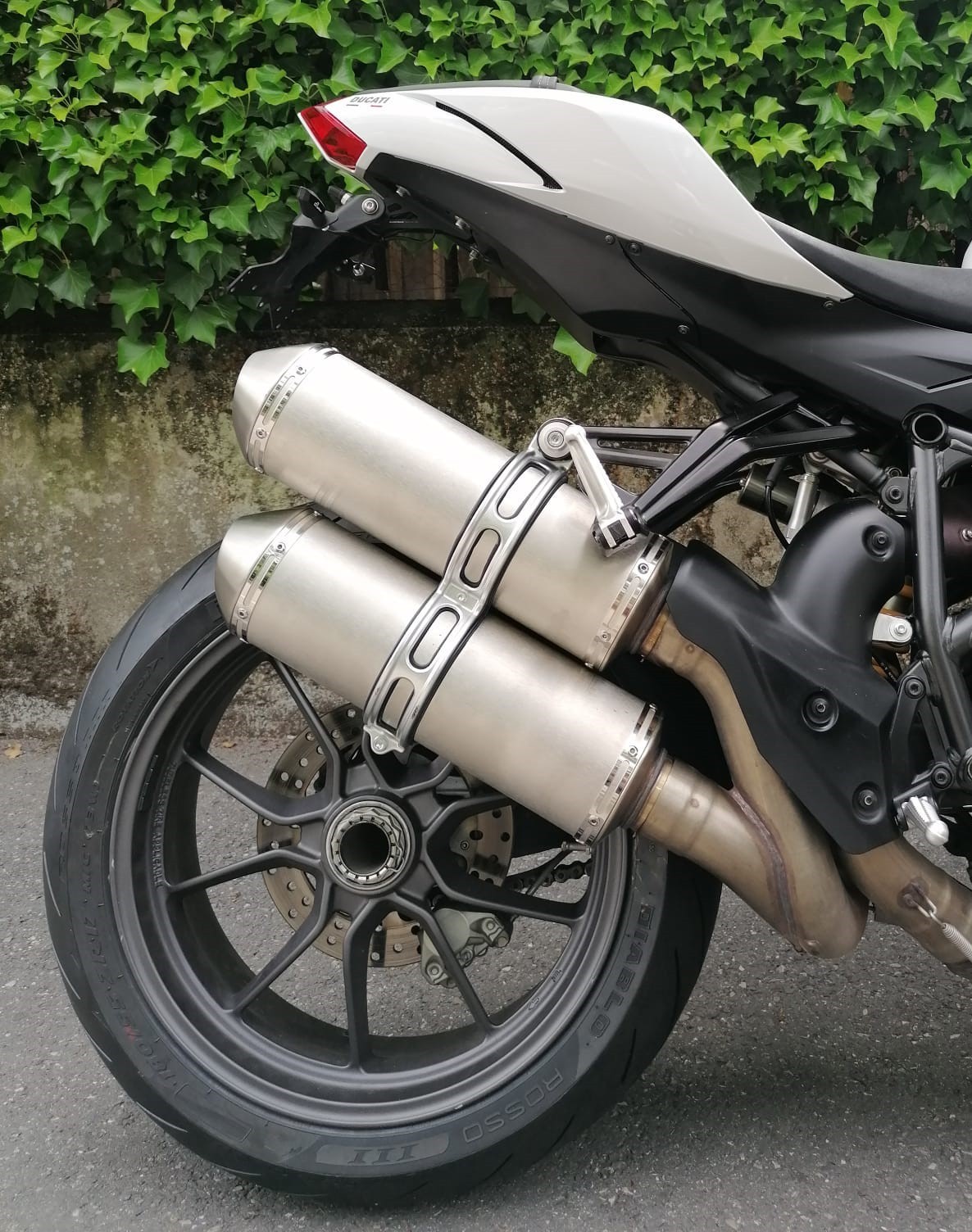 DUCATI Streetfighter 1099-image-12
