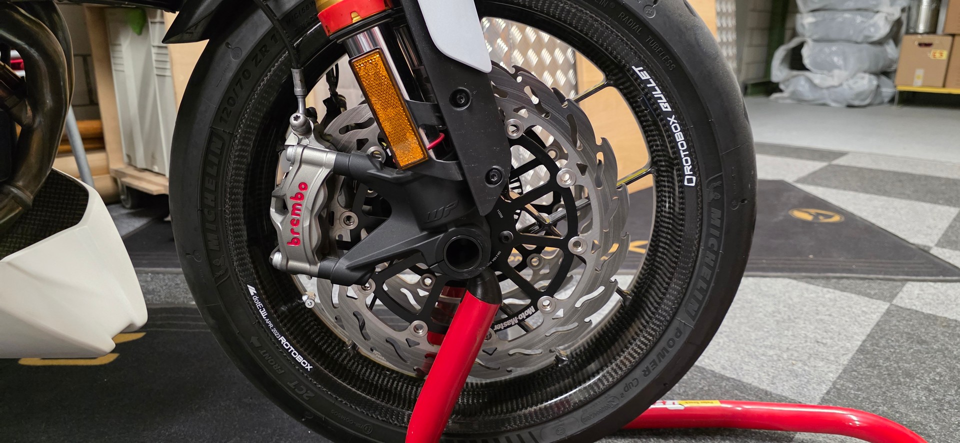 KTM 890 Duke R-image-3