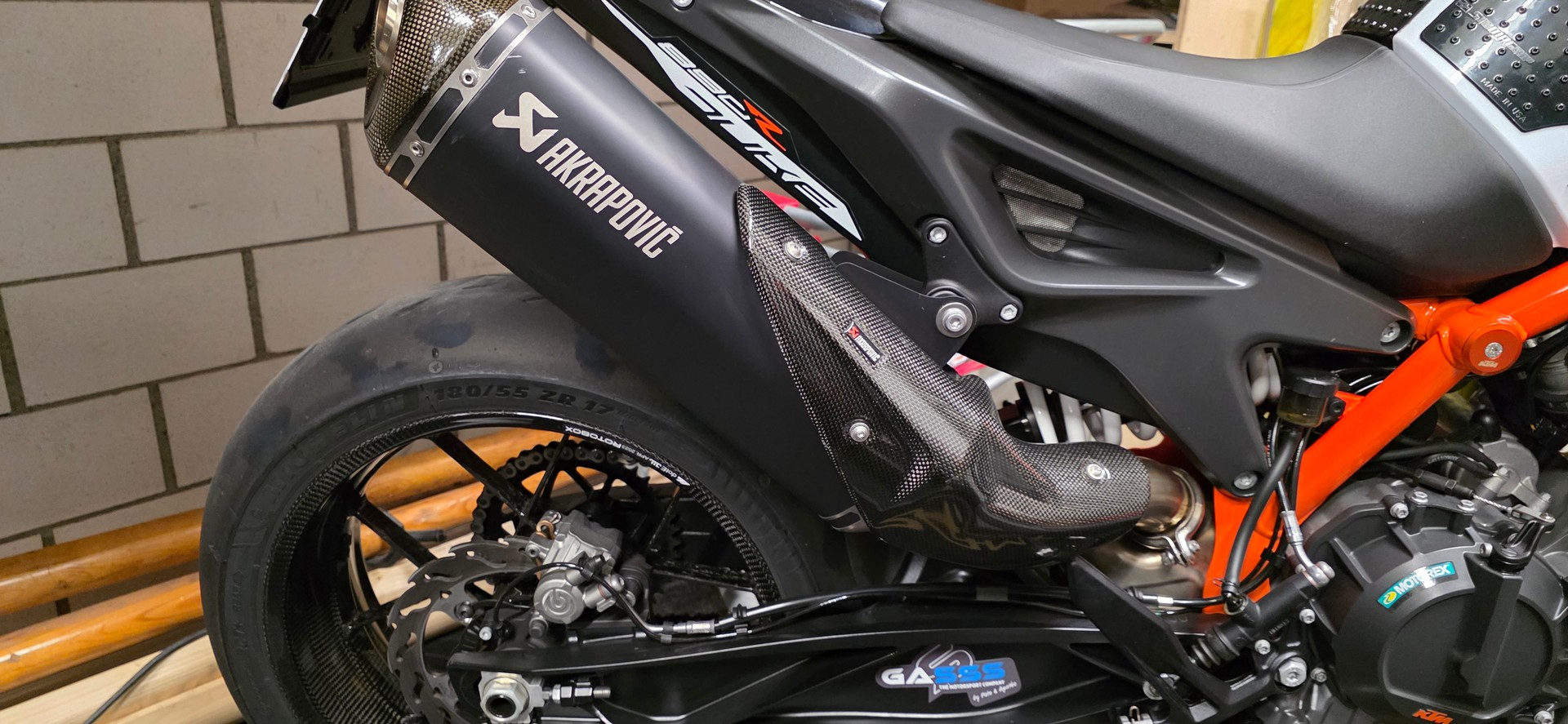 KTM 890 Duke R-image-4