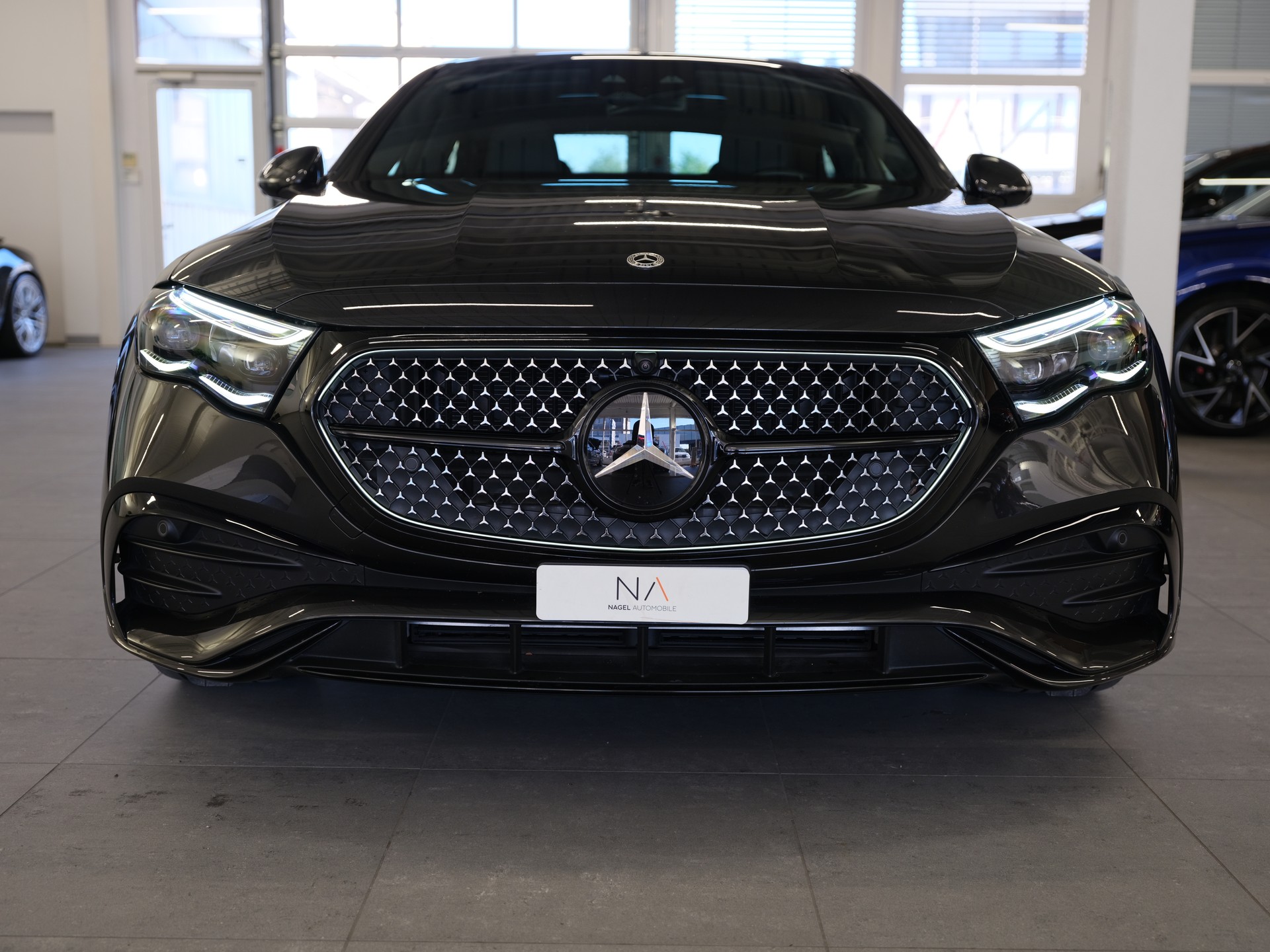 MERCEDES-BENZ E 400 e 4Matic 9G-Tronic*Amg-Line*CH-Fahrzeug*Fahrassistenz Plus*-showroom-element-2