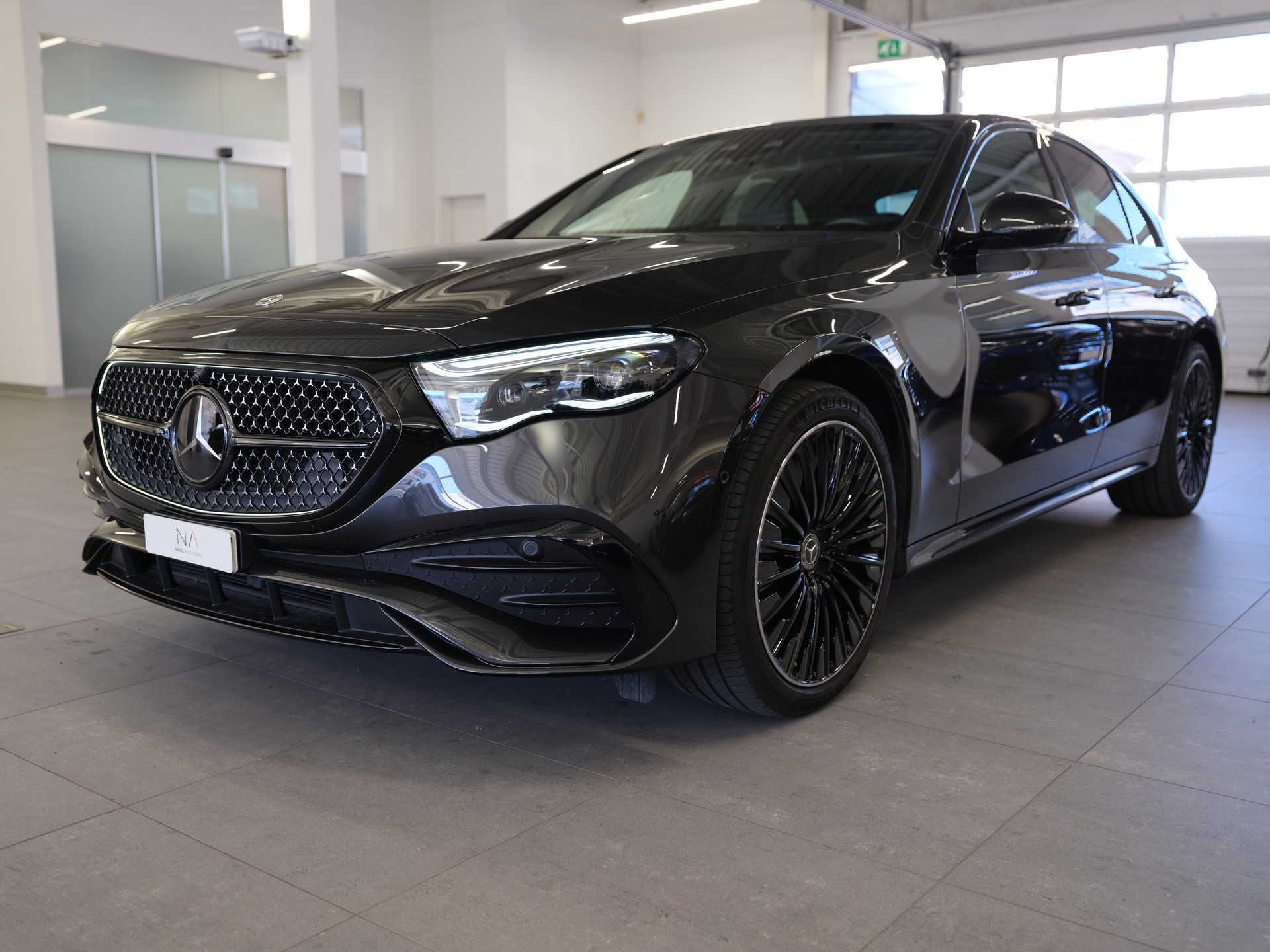 MERCEDES-BENZ E 400 e 4Matic 9G-Tronic*Amg-Line*CH-Fahrzeug*Fahrassistenz Plus*-showroom-element-3