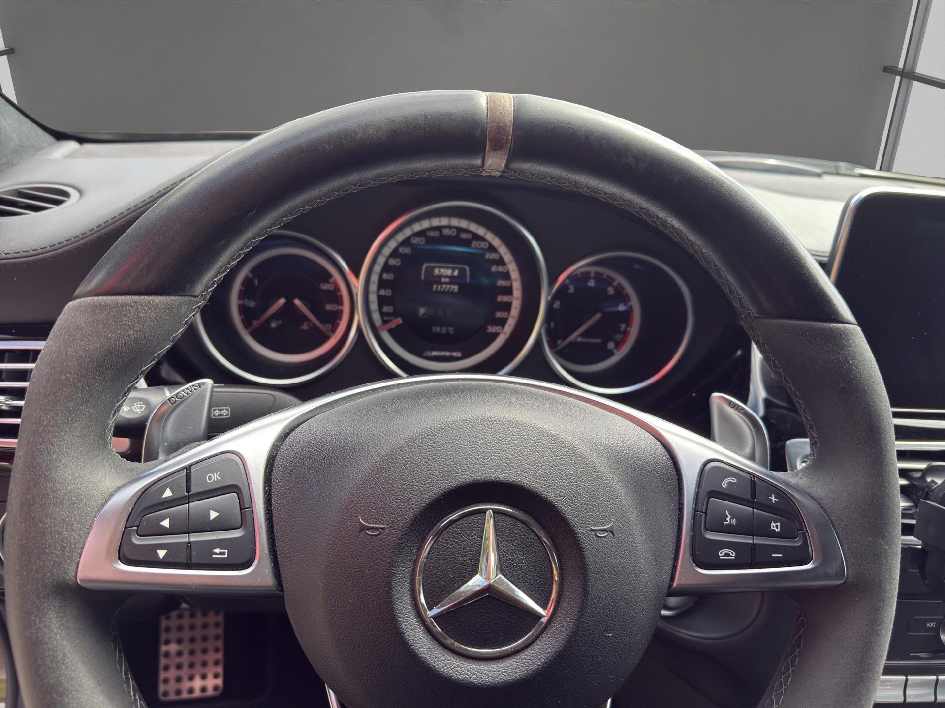 MERCEDES-BENZ CLS 63 AMG S 4Matic Speedshift MCT-image-8