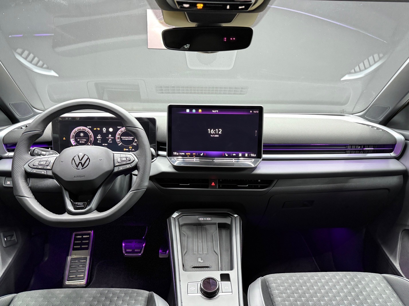 VW T-Roc 1.5eTSI mH R-Line-image-11
