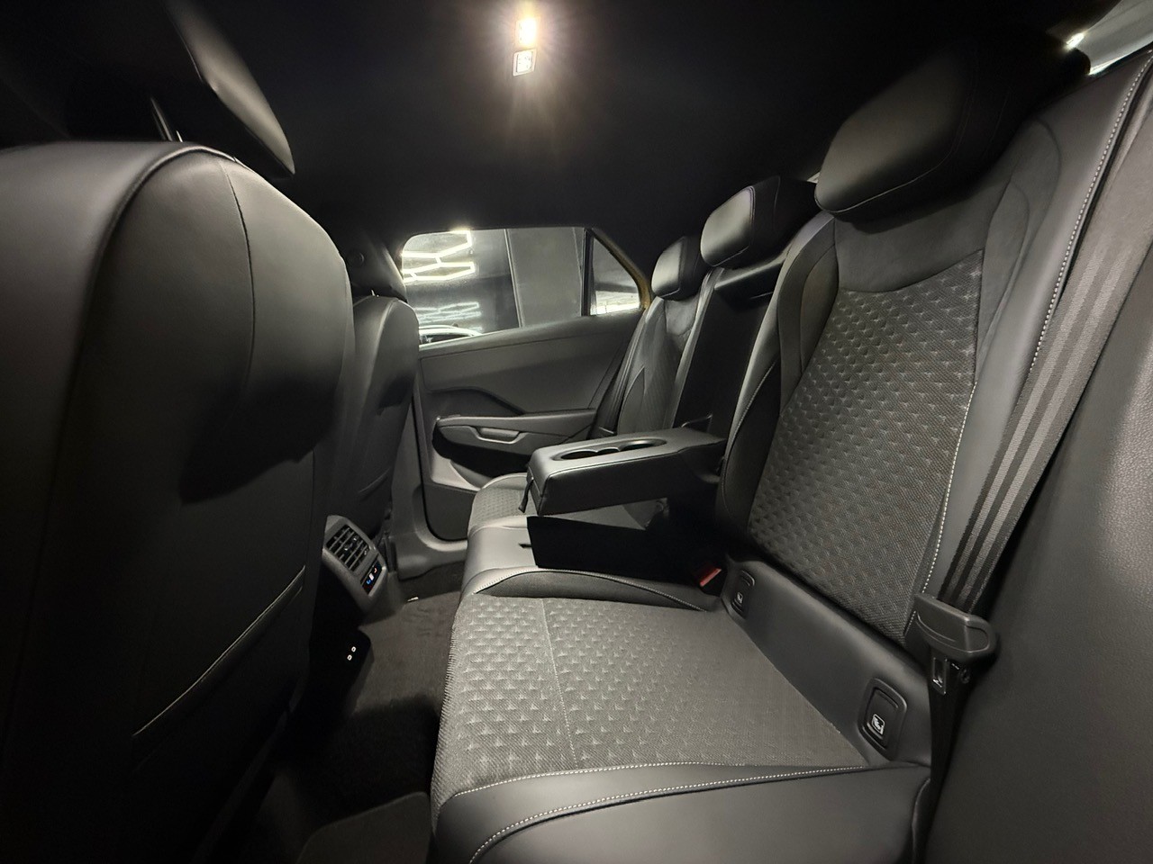 VW T-Roc 1.5eTSI mH R-Line-image-10