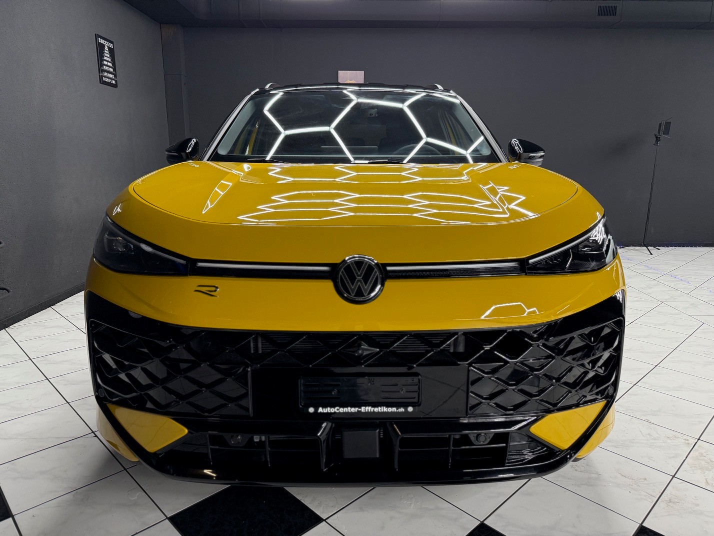 VW T-Roc 1.5eTSI mH R-Line-showroom-element-2