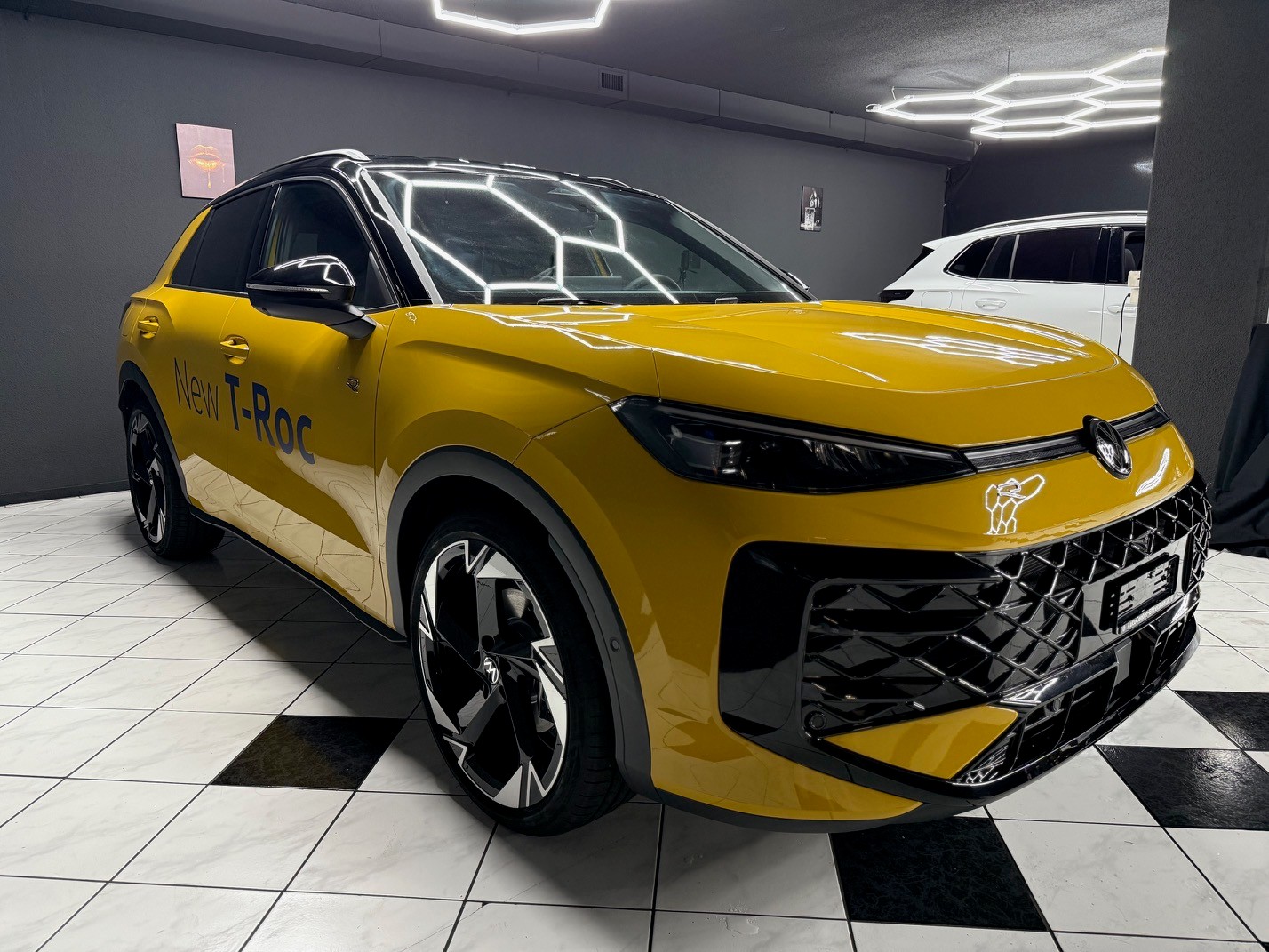 VW T-Roc 1.5eTSI mH R-Line-showroom-element-3