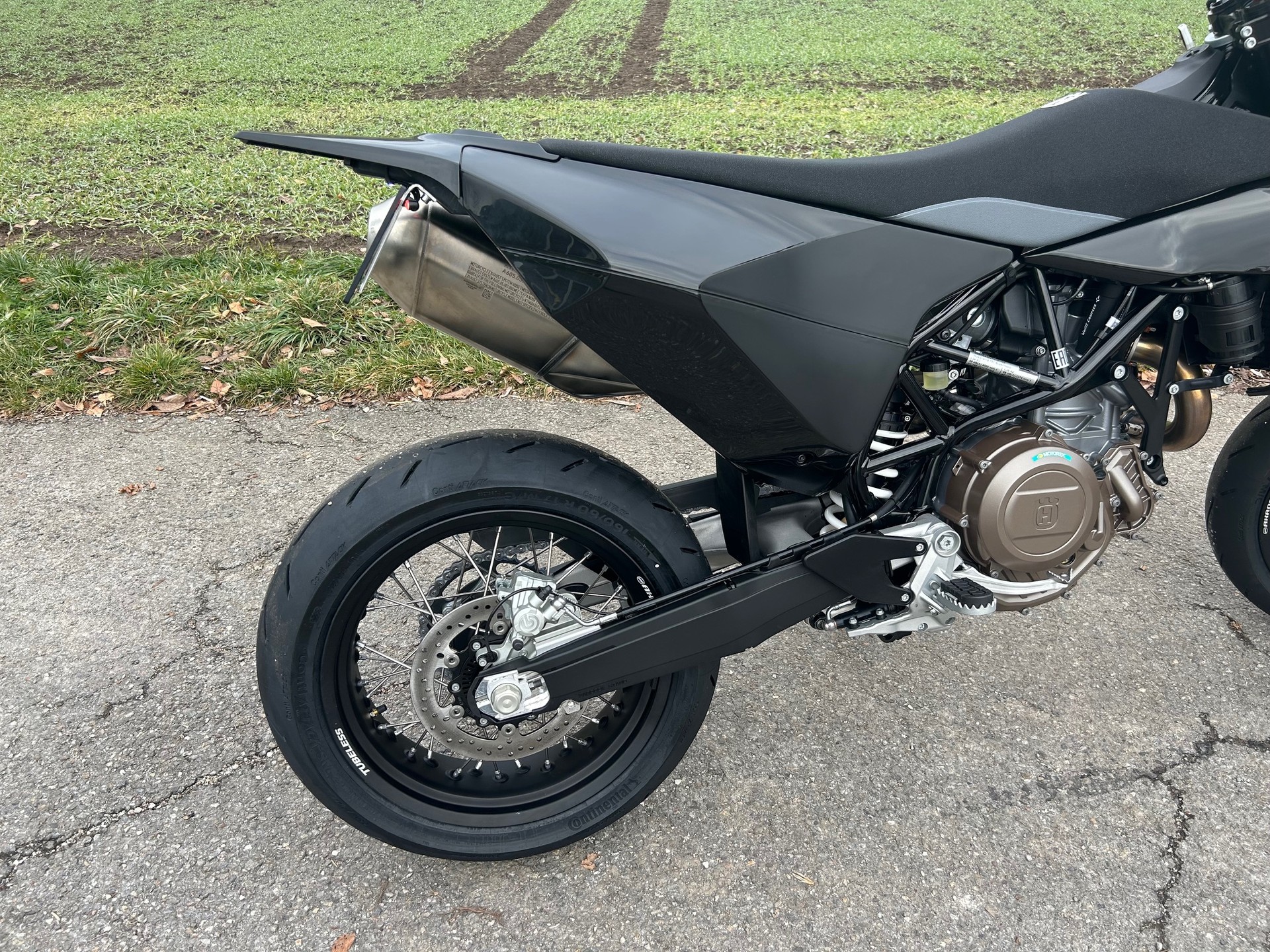 HUSQVARNA 701 Supermoto-image-3