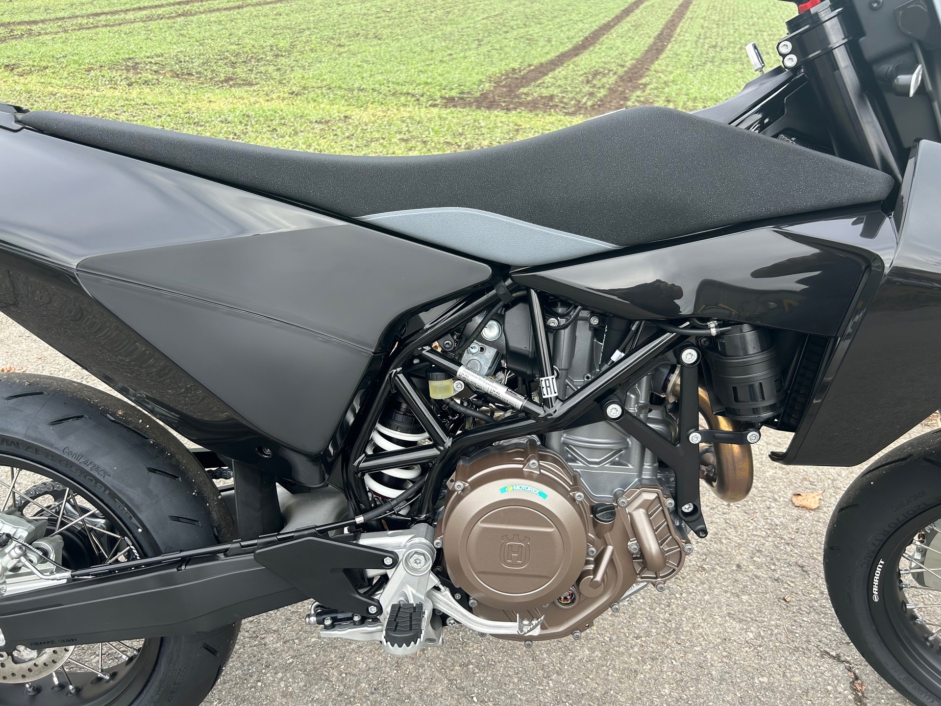 HUSQVARNA 701 Supermoto-image-2