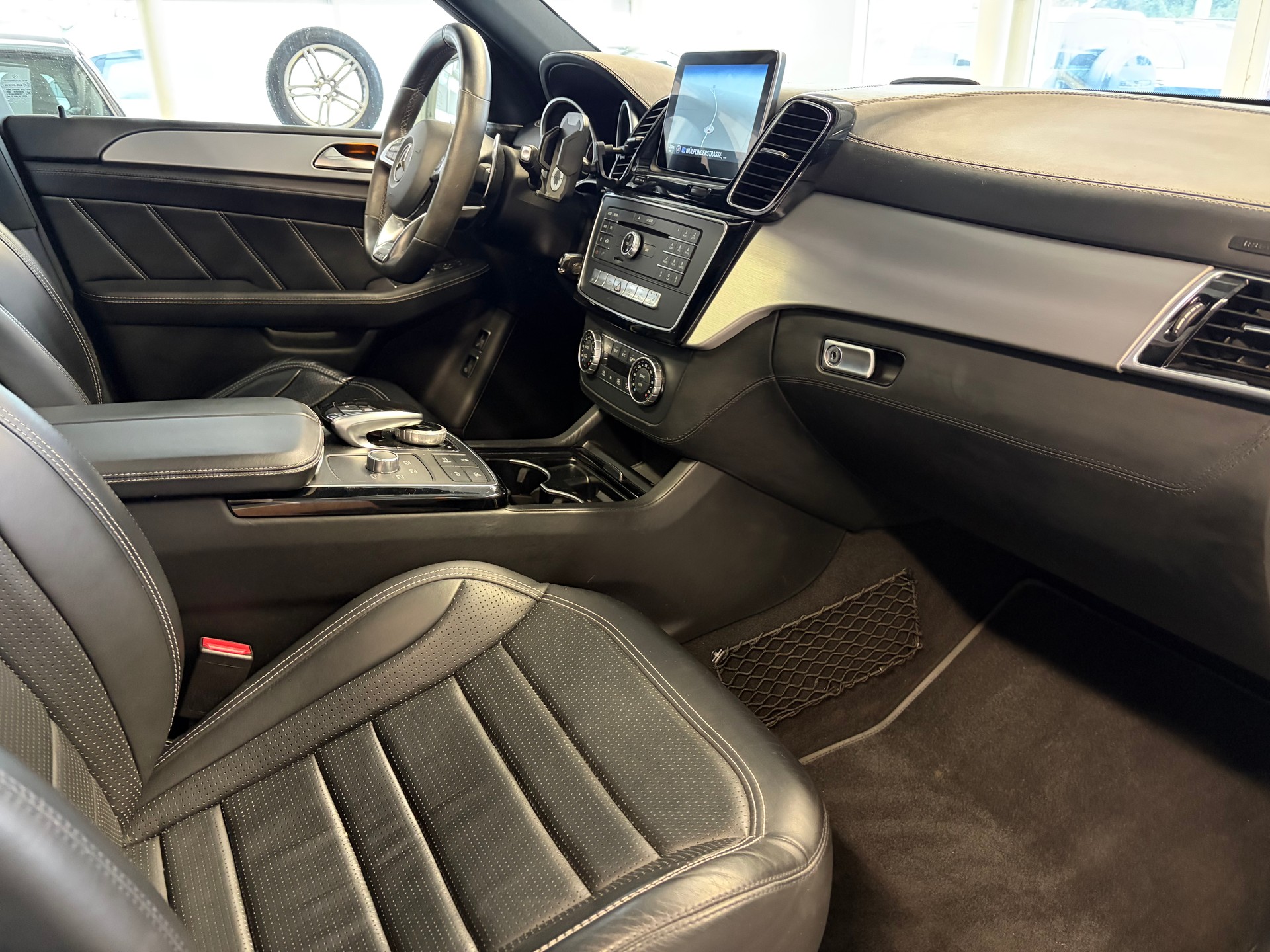 MERCEDES-BENZ GLE 63 S AMG 4Matic Speedshift Plus 7G-Tronic | CH | Panorama | AHK | Performance Abgas |-image-27