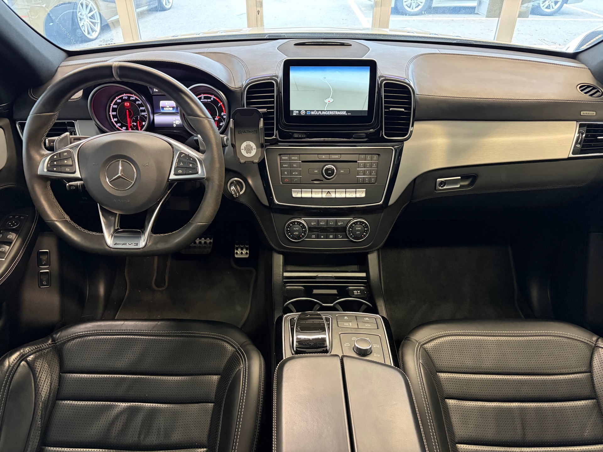 MERCEDES-BENZ GLE 63 S AMG 4Matic Speedshift Plus 7G-Tronic | CH | Panorama | AHK | Performance Abgas |-image-12