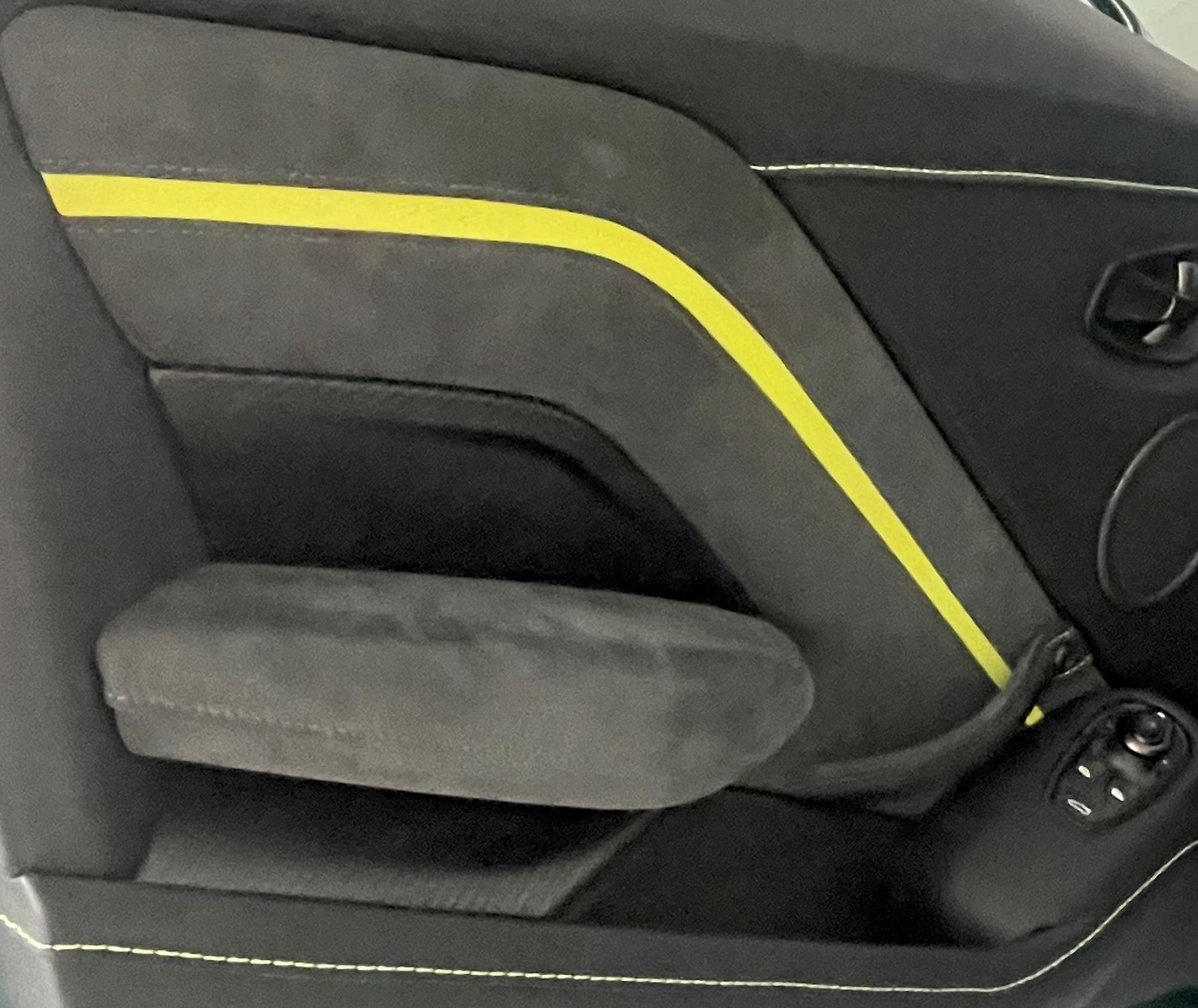 ASTON MARTIN V8 Vantage Coupé 4.0 V8 Bi-Turbo F1-image-19