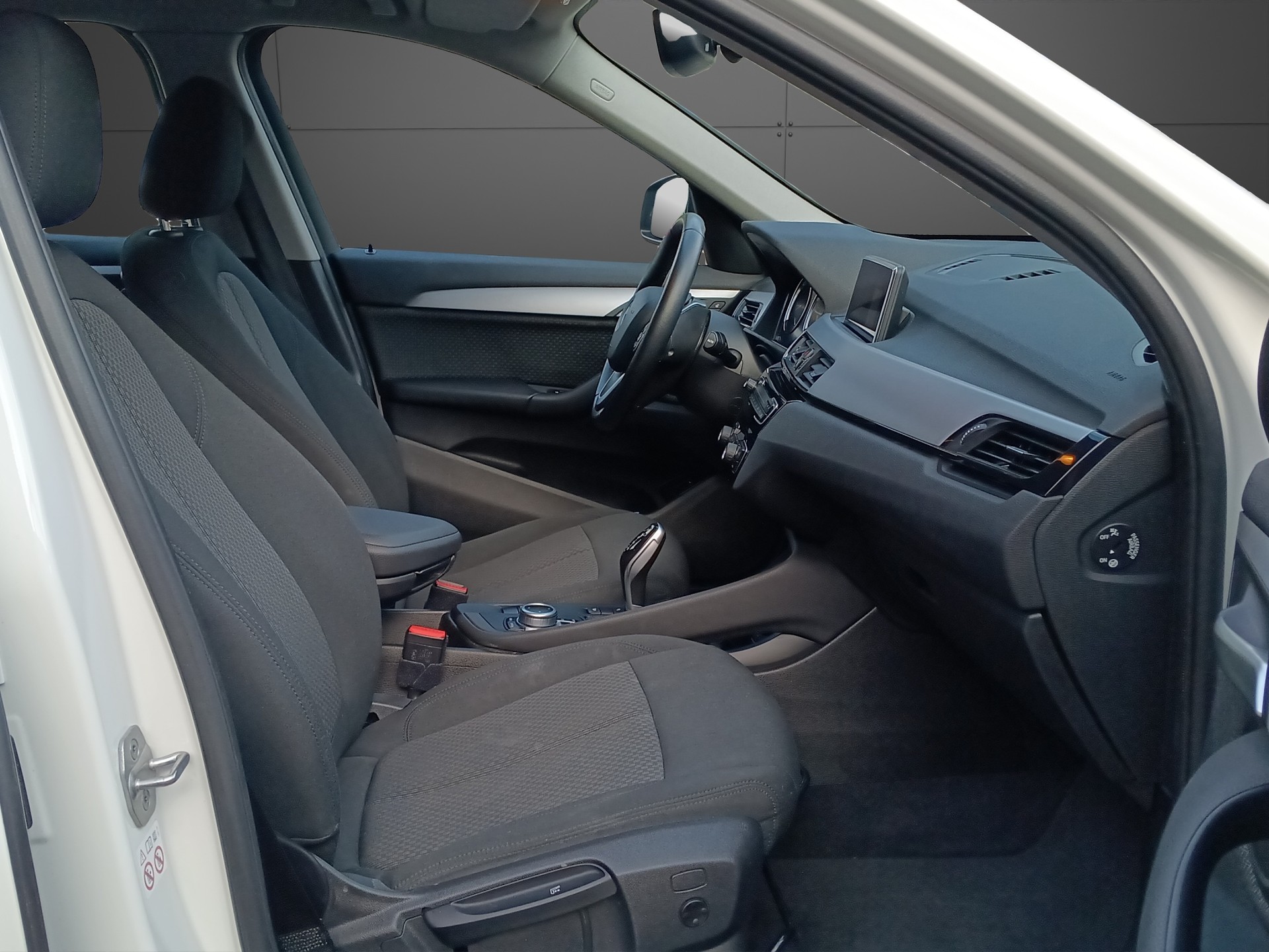 BMW X1 xDrive 18d-image-17