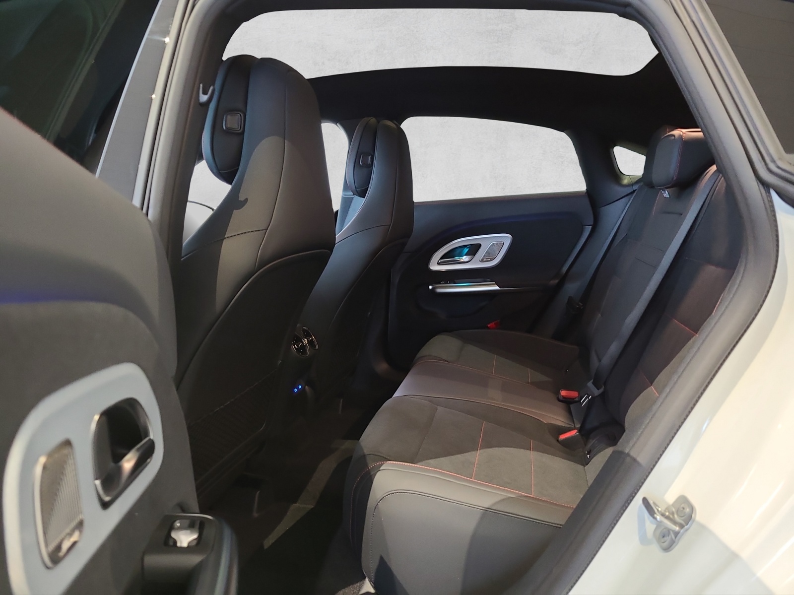 MERCEDES-BENZ CLA 220 8G-DCT 4Matic-image-10