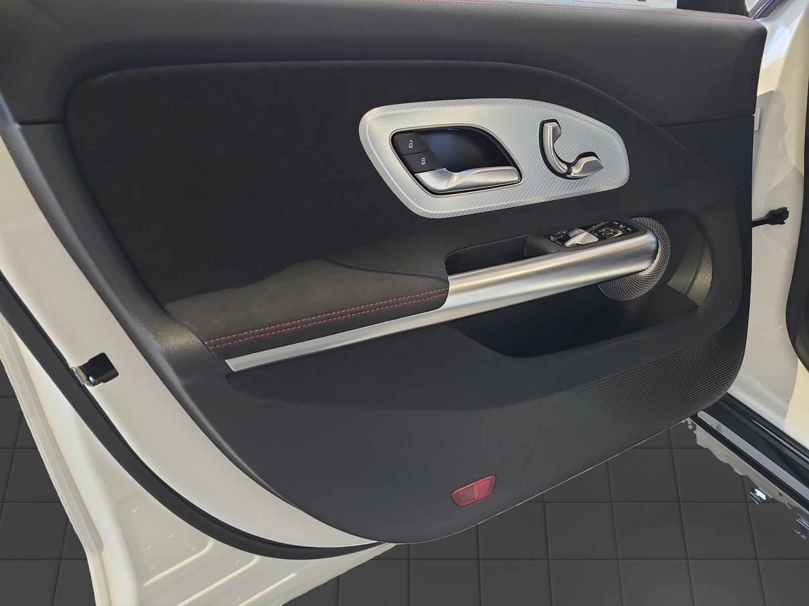 MERCEDES-BENZ CLA 220 8G-DCT 4Matic-image-8