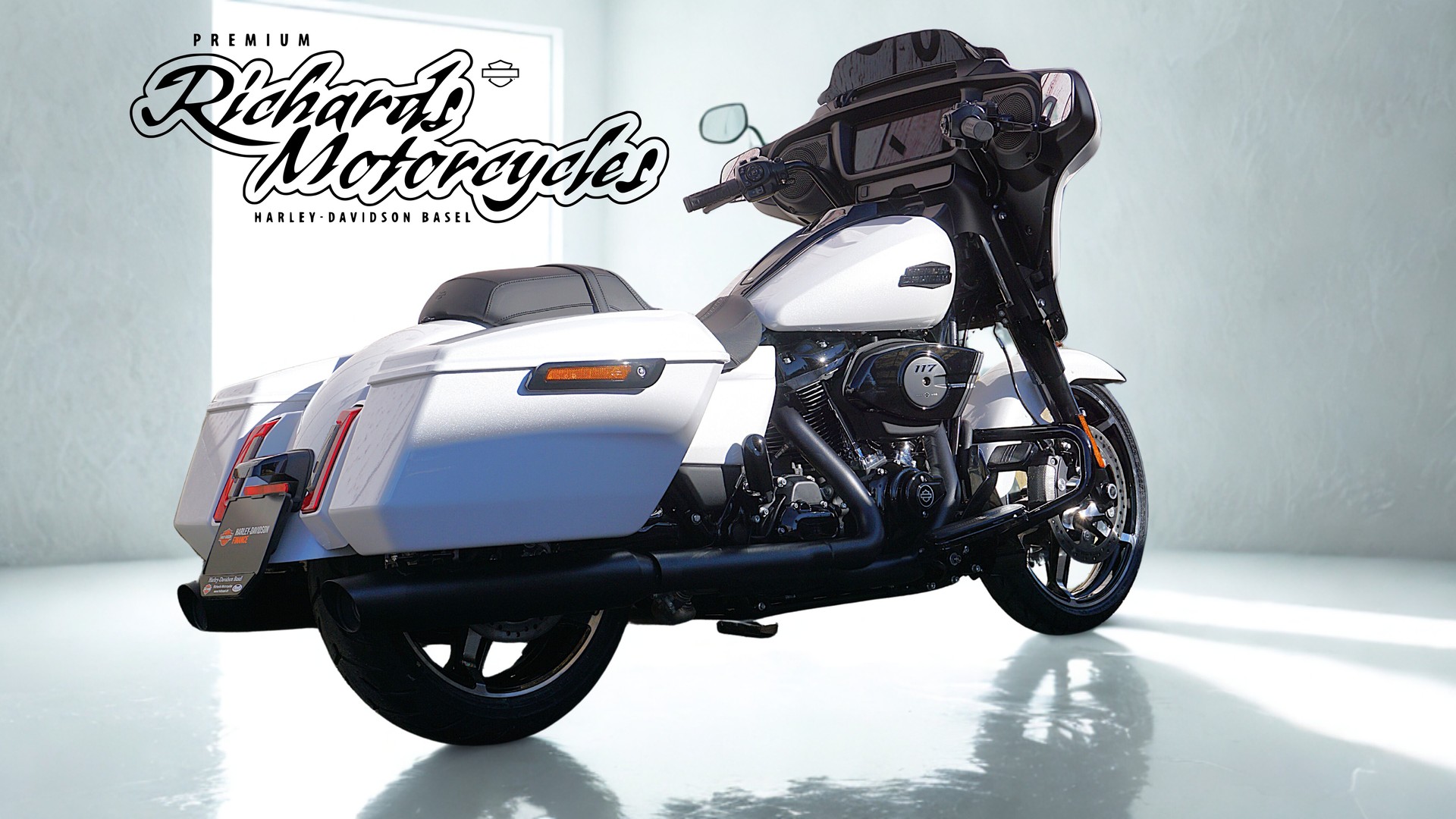 HARLEY-DAVIDSON FLHX Street Glide Black Finish 117-image-2