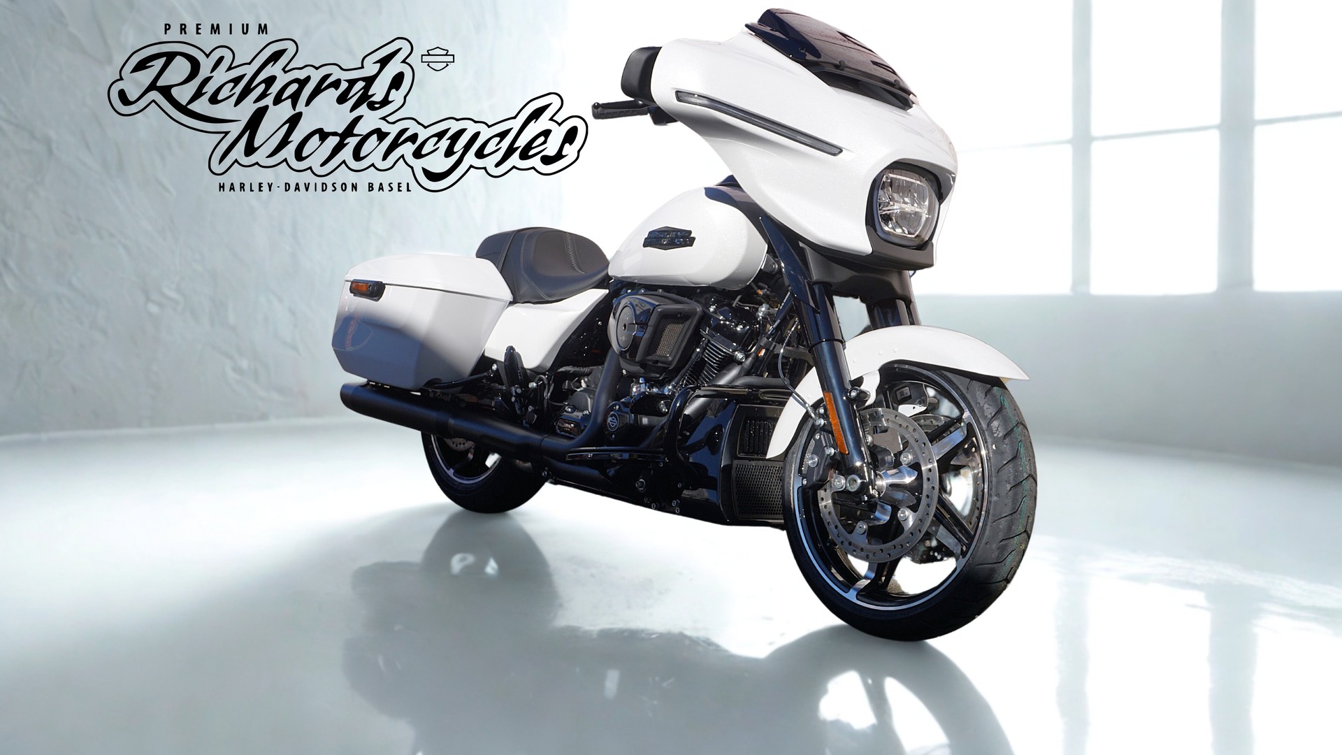 HARLEY-DAVIDSON FLHX Street Glide Black Finish 117-image-1