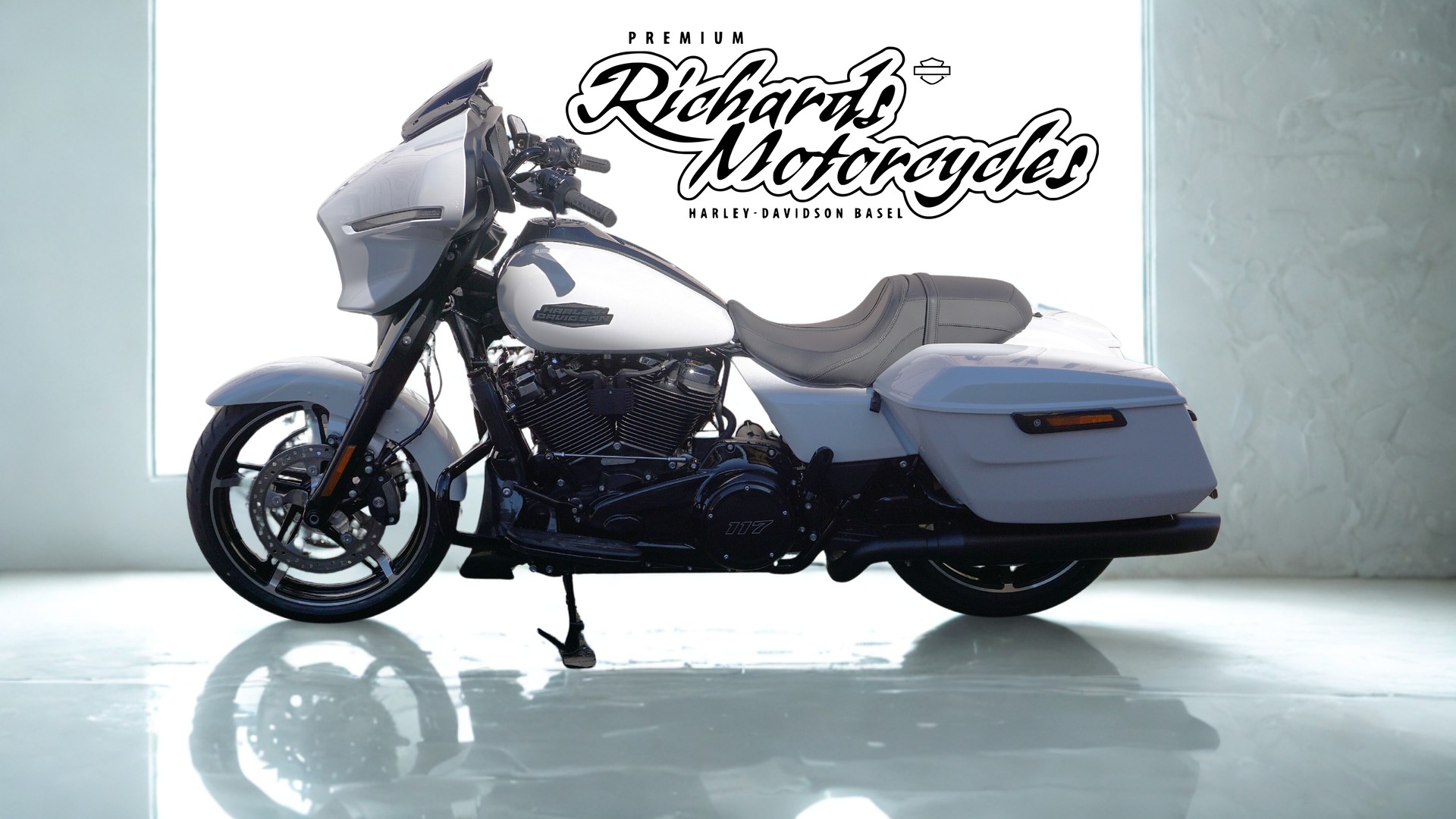 HARLEY-DAVIDSON FLHX Street Glide Black Finish 117-image-3