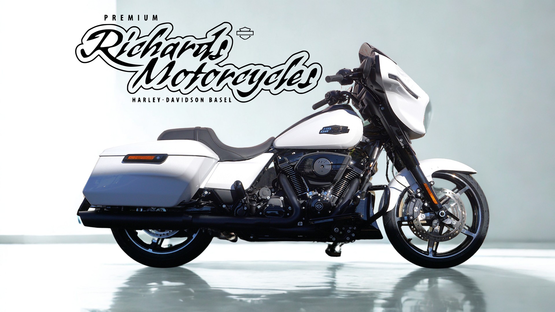 HARLEY-DAVIDSON FLHX Street Glide Black Finish 117-image-0