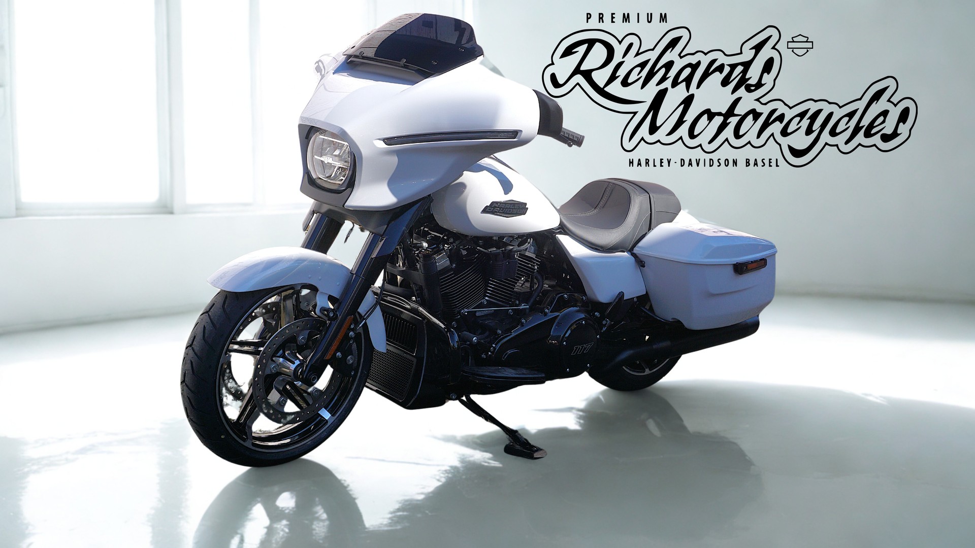 HARLEY-DAVIDSON FLHX Street Glide Black Finish 117-image-4