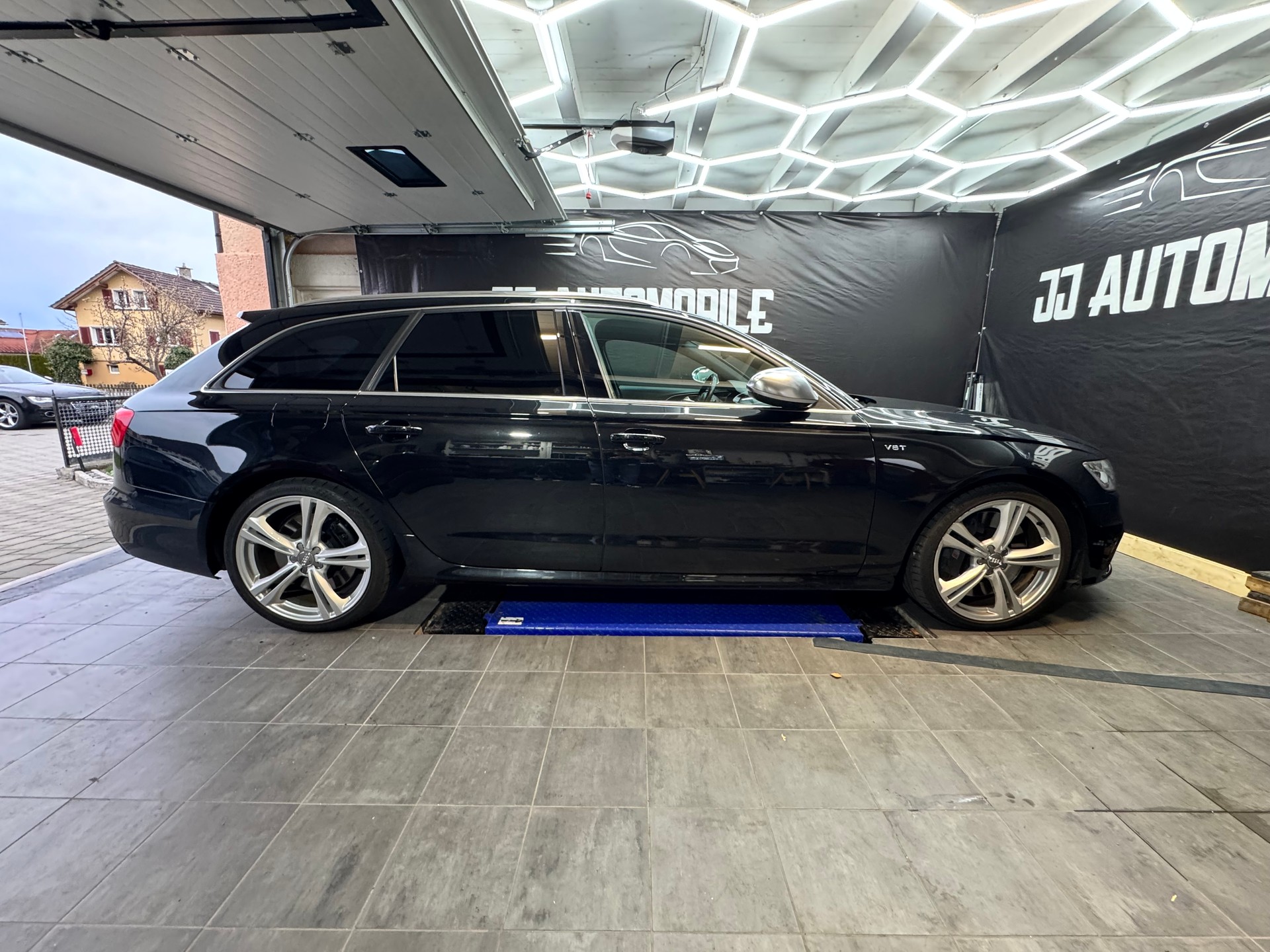 AUDI S6 Avant 4.0 TFSI V8 quattro S-tronic-image-5