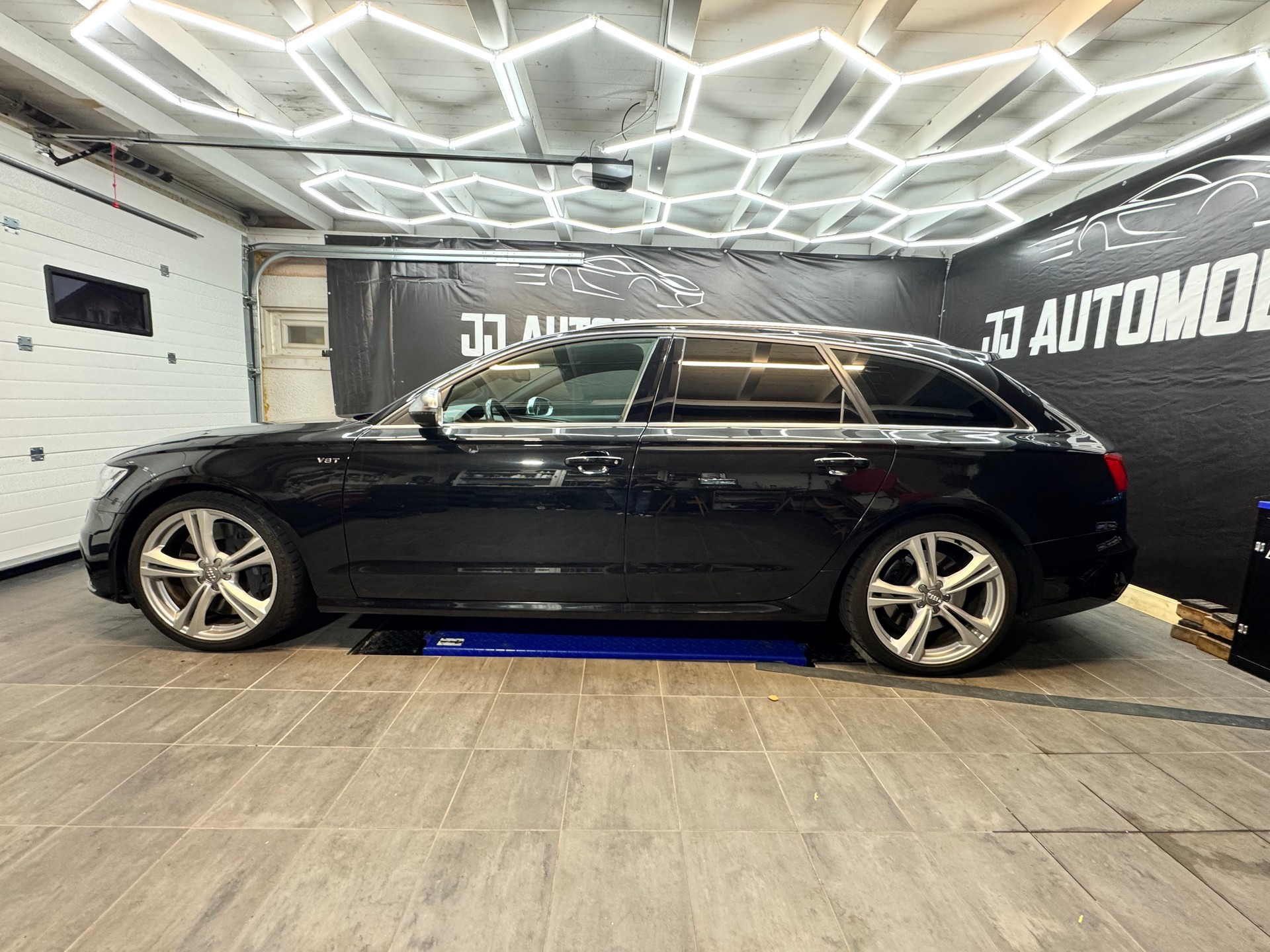 AUDI S6 Avant 4.0 TFSI V8 quattro S-tronic-image-2