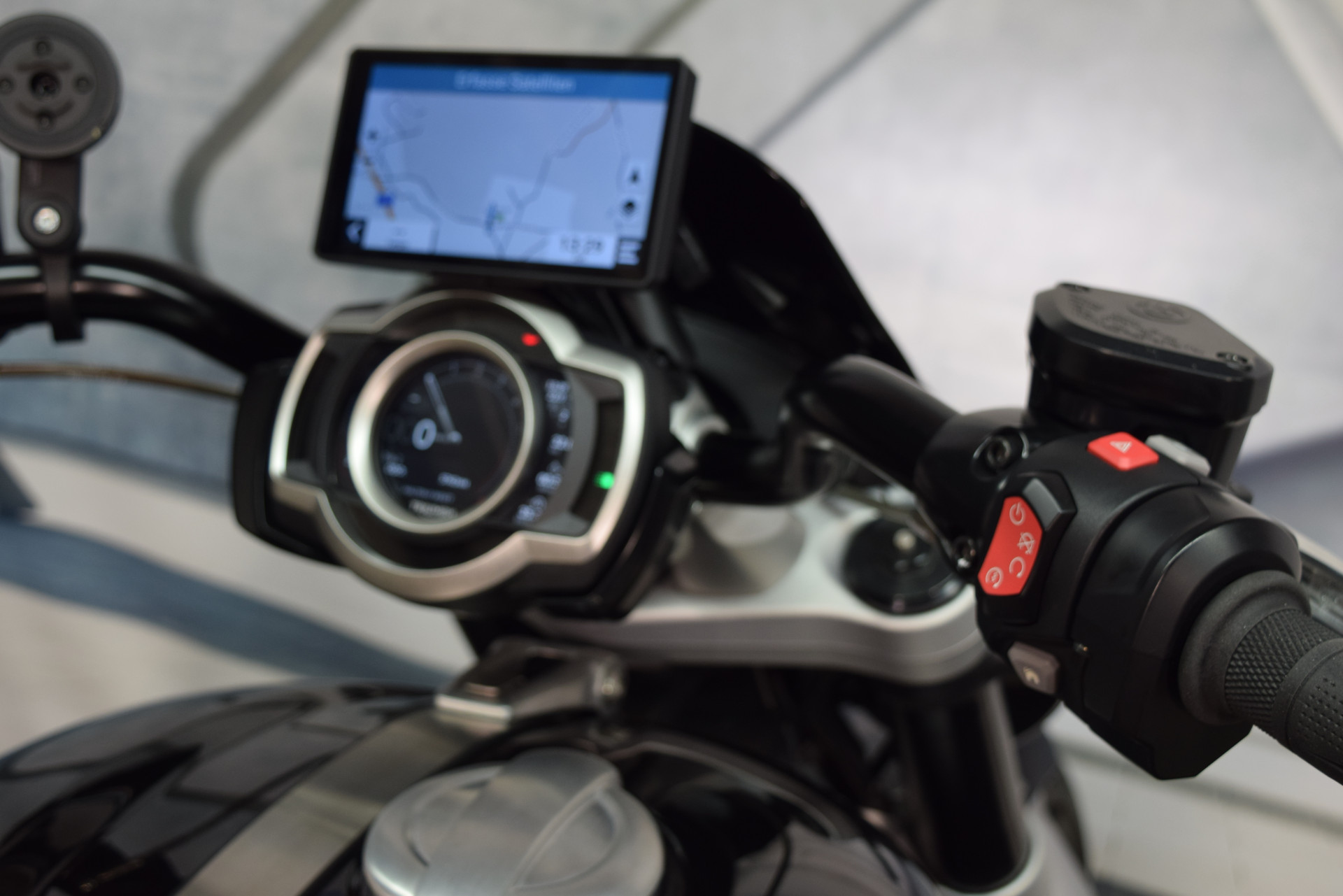 TRIUMPH Rocket 3 GT (R) inkl. Heckumbau & Navi-image-9