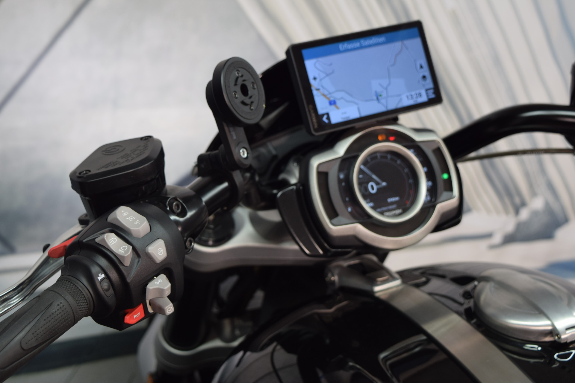 TRIUMPH Rocket 3 GT (R) inkl. Heckumbau & Navi-image-7