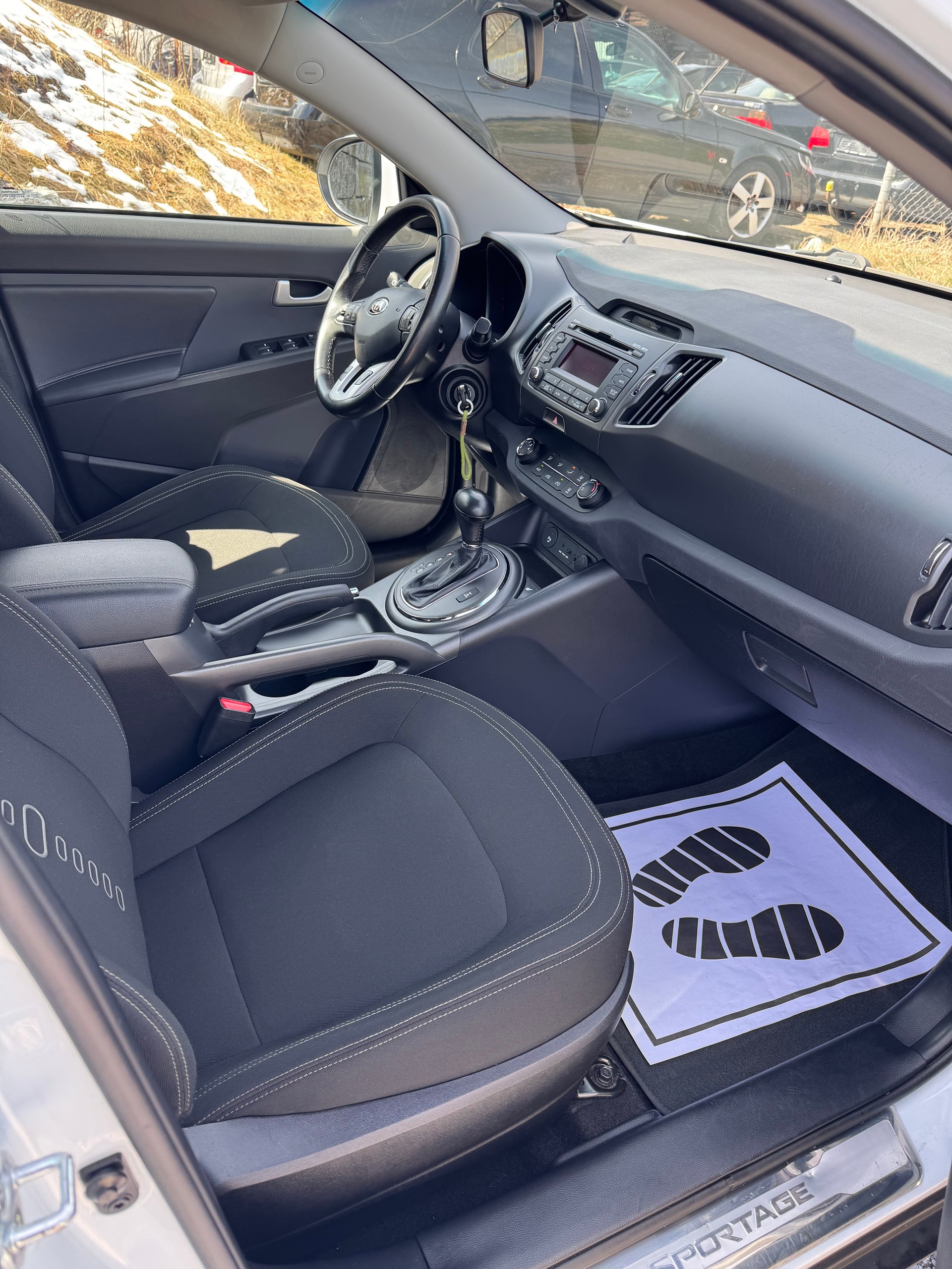 KIA Sportage 2.0 CRDi Style 4WD Automatic-image-8