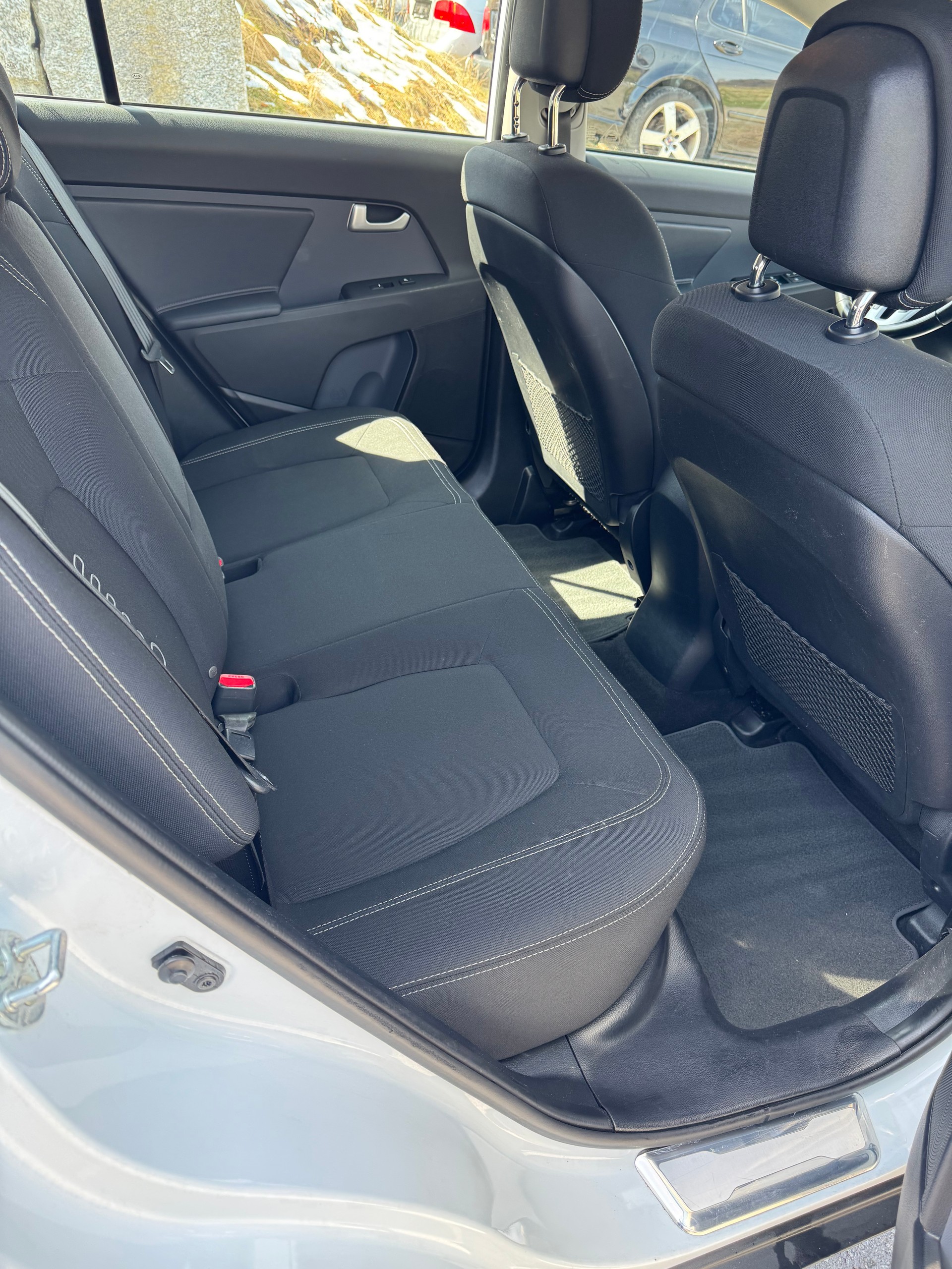 KIA Sportage 2.0 CRDi Style 4WD Automatic-image-6