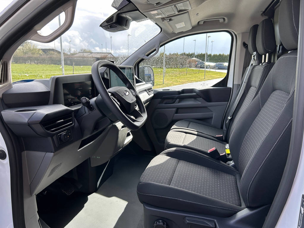 FORD Transit Custom Van 320 L1 2.5 Duratec 233 Trend PHEV-image-7