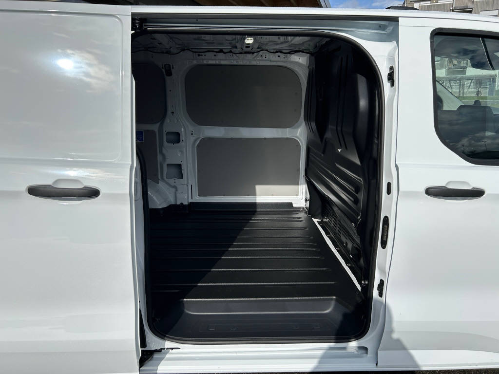 FORD Transit Custom Van 320 L1 2.5 Duratec 233 Trend PHEV-image-6