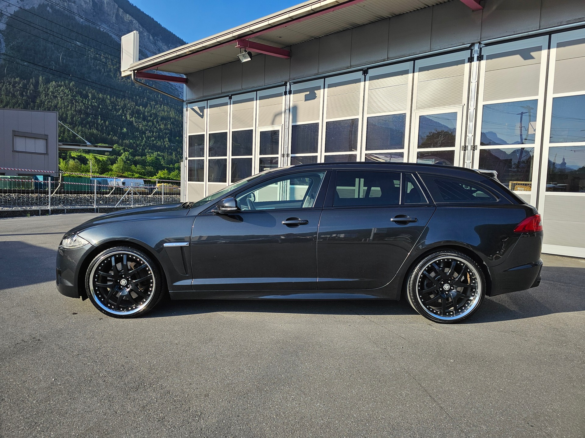 JAGUAR XF Sportbrake 3.0d S V6 Premium Luxury-image-1