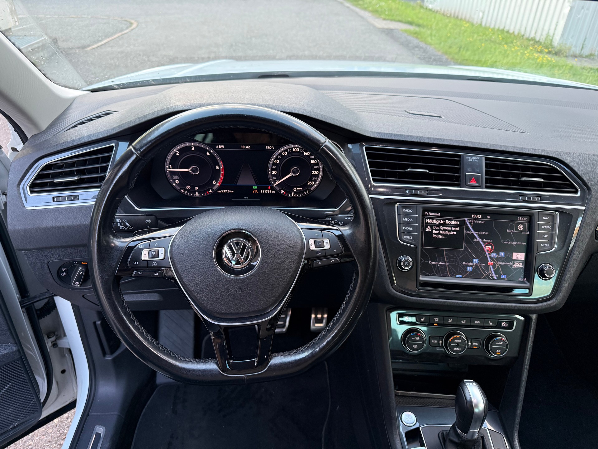 VW Tiguan 2.0 TDI R-Line Trendline 4Motion DSG-image-9