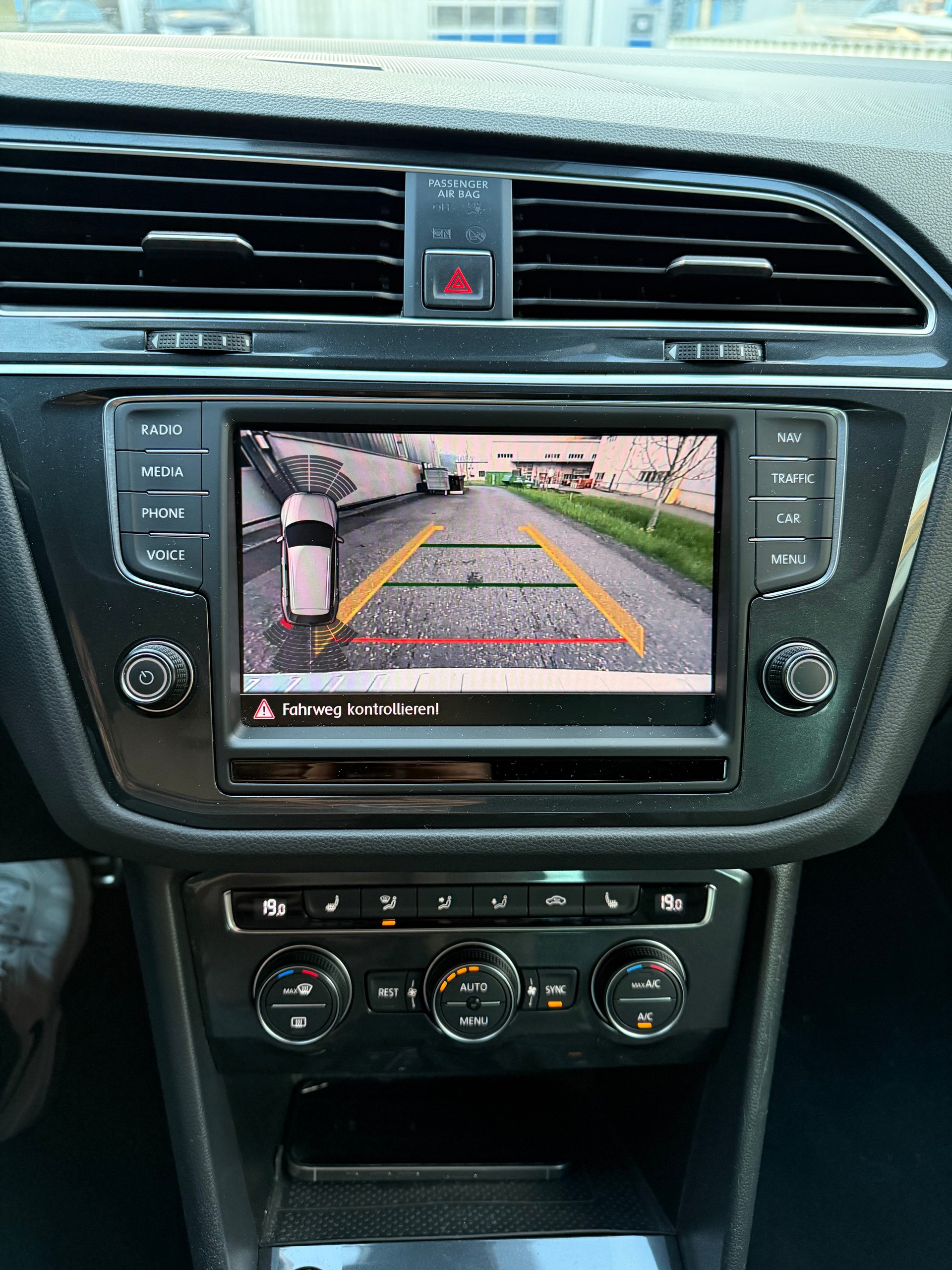 VW Tiguan 2.0 TDI R-Line Trendline 4Motion DSG-image-16