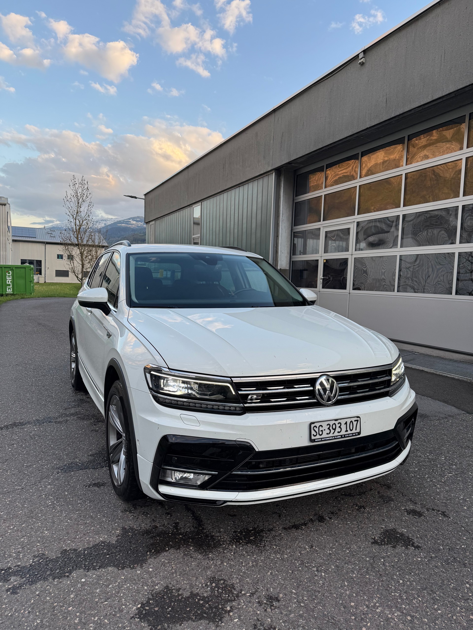 VW Tiguan 2.0 TDI R-Line Trendline 4Motion DSG-showroom-element-2