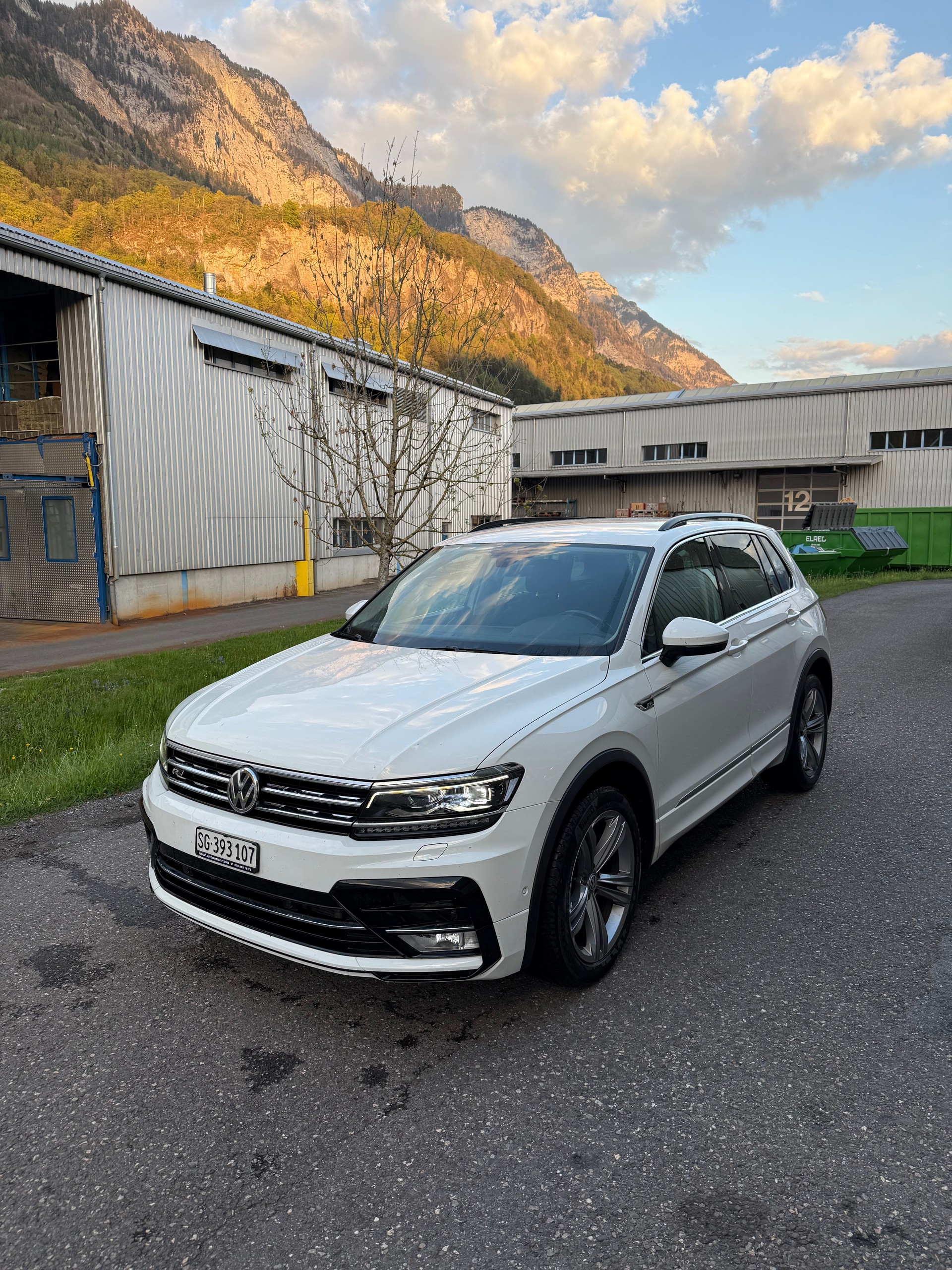 VW Tiguan 2.0 TDI R-Line Trendline 4Motion DSG-image-5