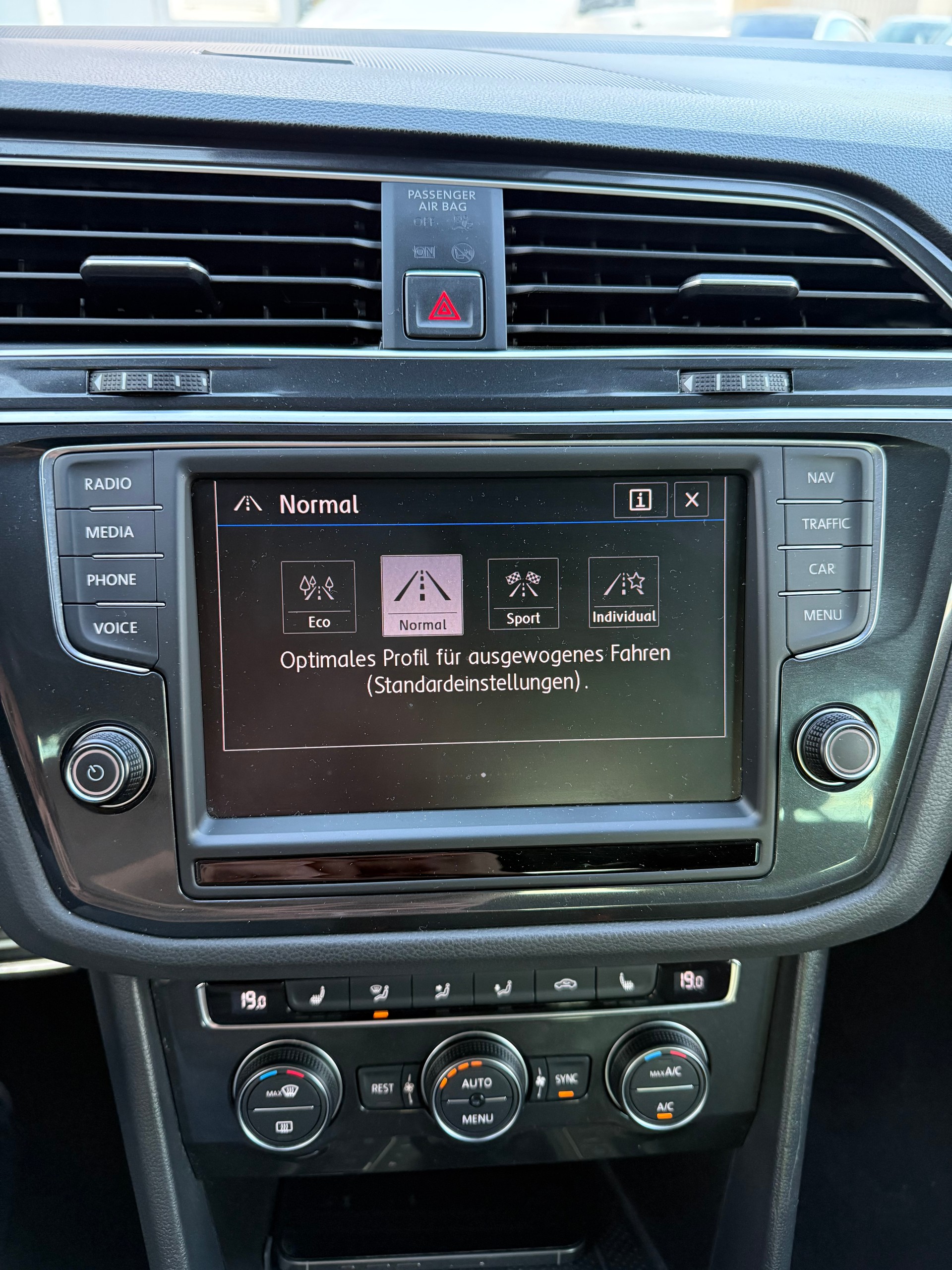 VW Tiguan 2.0 TDI R-Line Trendline 4Motion DSG-image-14