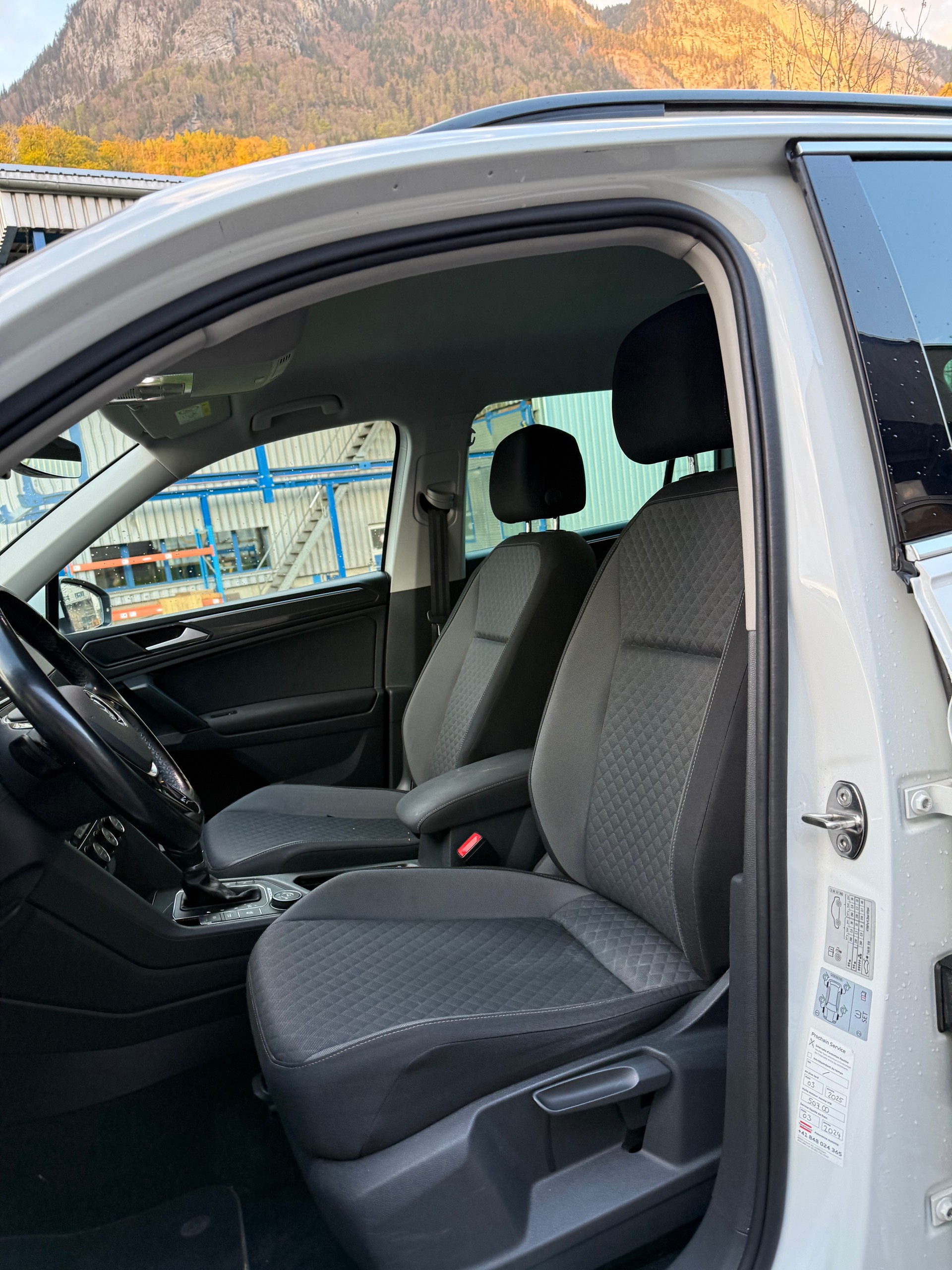 VW Tiguan 2.0 TDI R-Line Trendline 4Motion DSG-image-18
