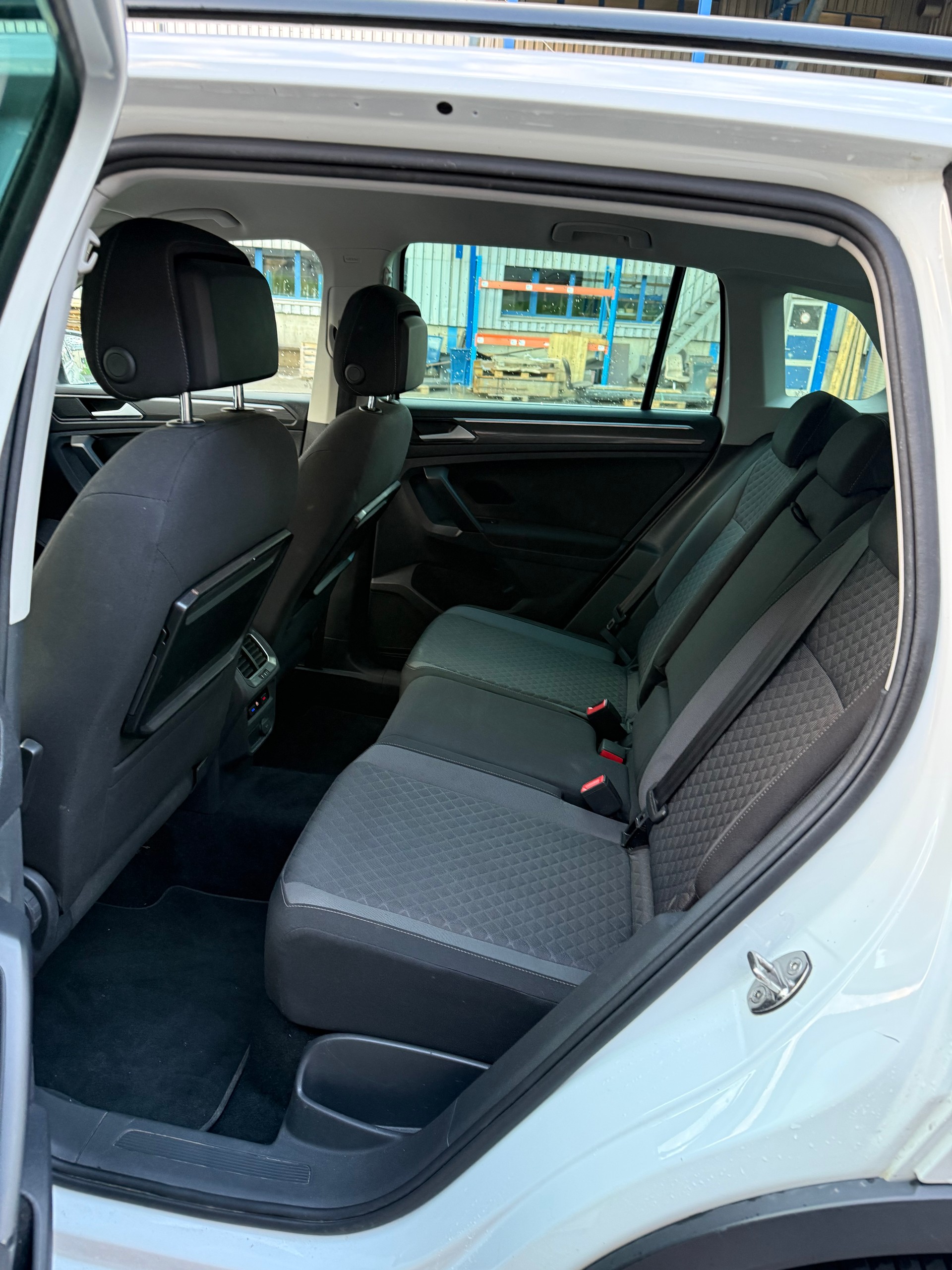 VW Tiguan 2.0 TDI R-Line Trendline 4Motion DSG-image-20