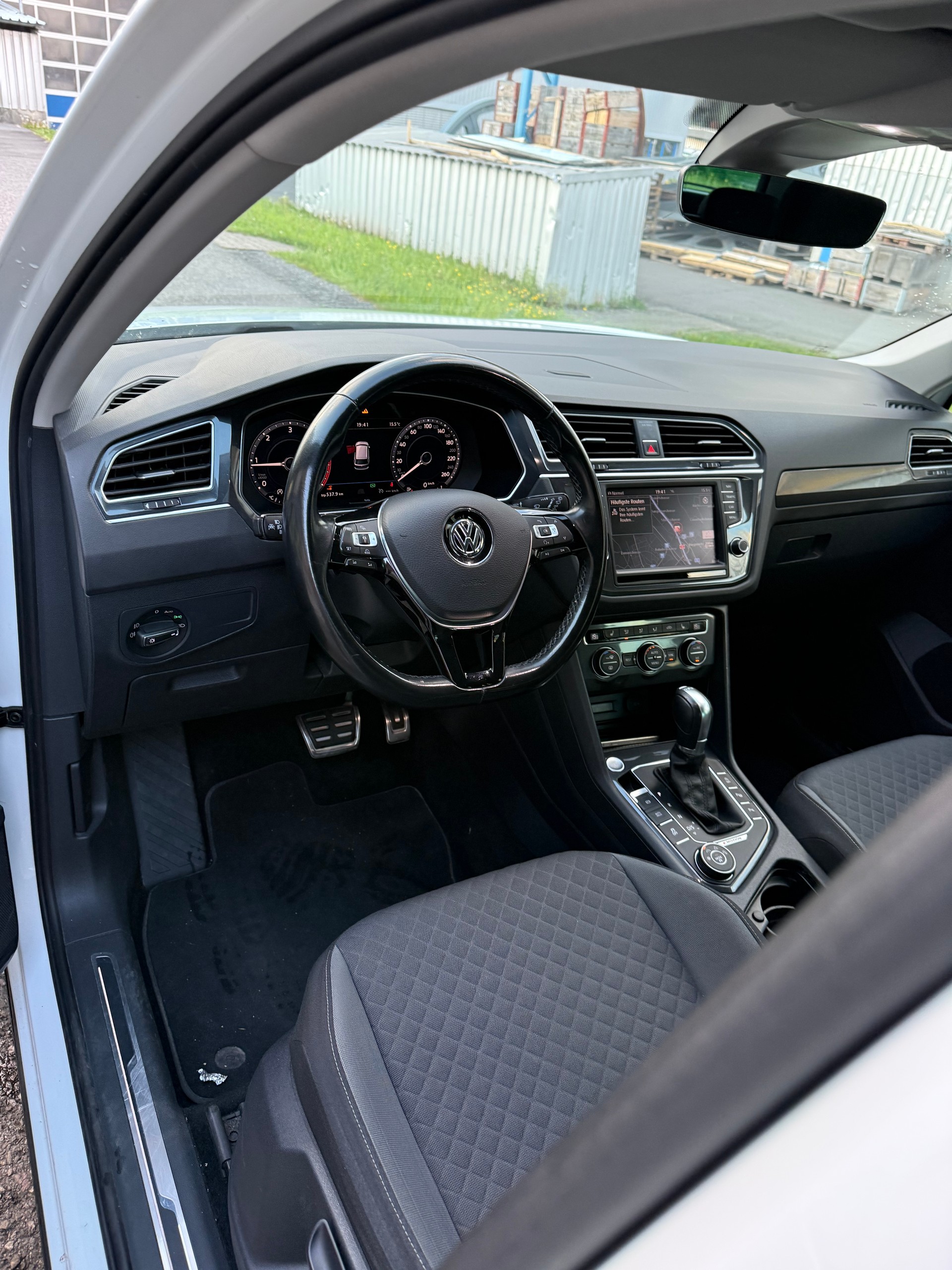 VW Tiguan 2.0 TDI R-Line Trendline 4Motion DSG-image-8