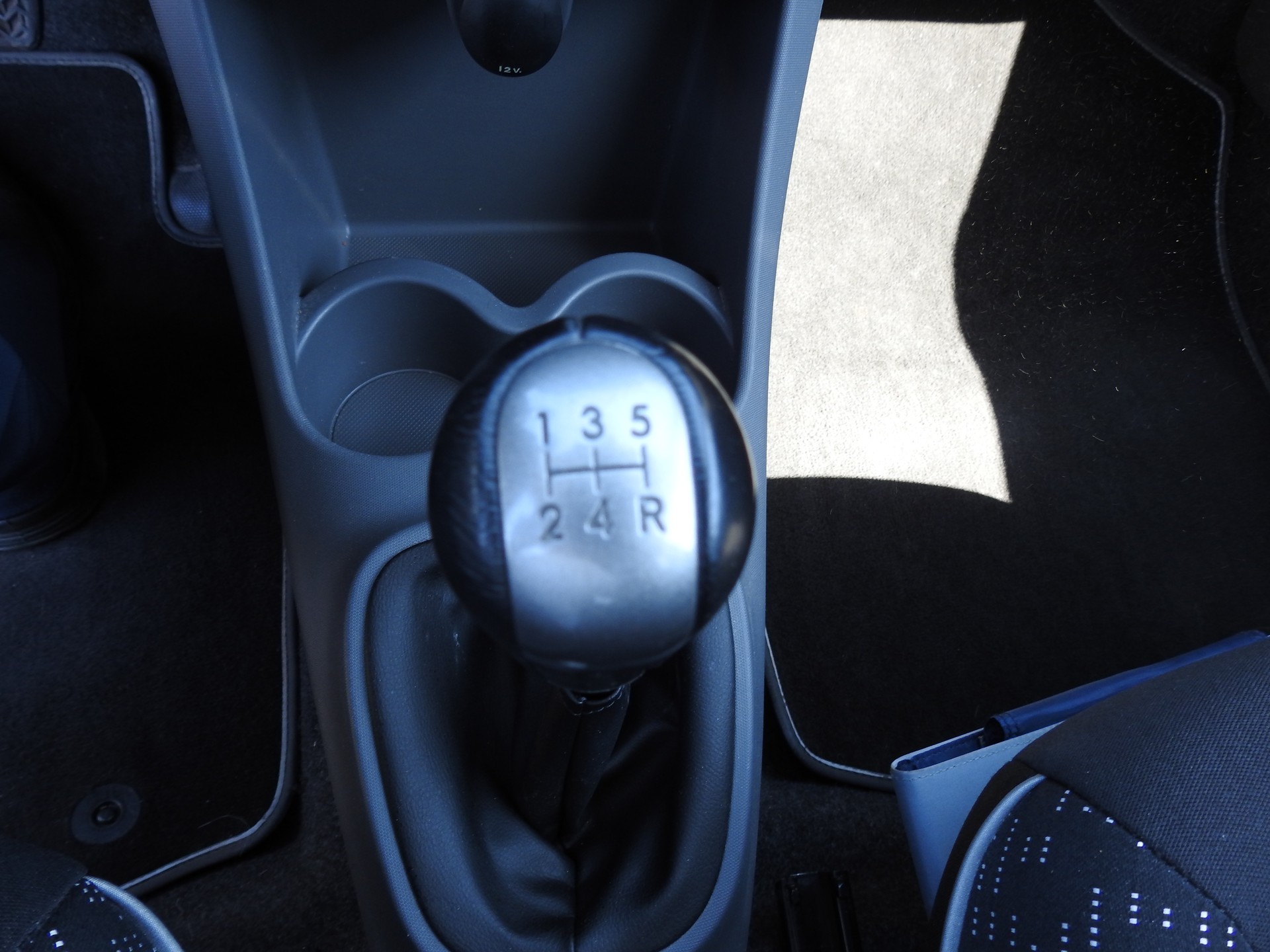 PEUGEOT 107 1.0 Trendy-image-18