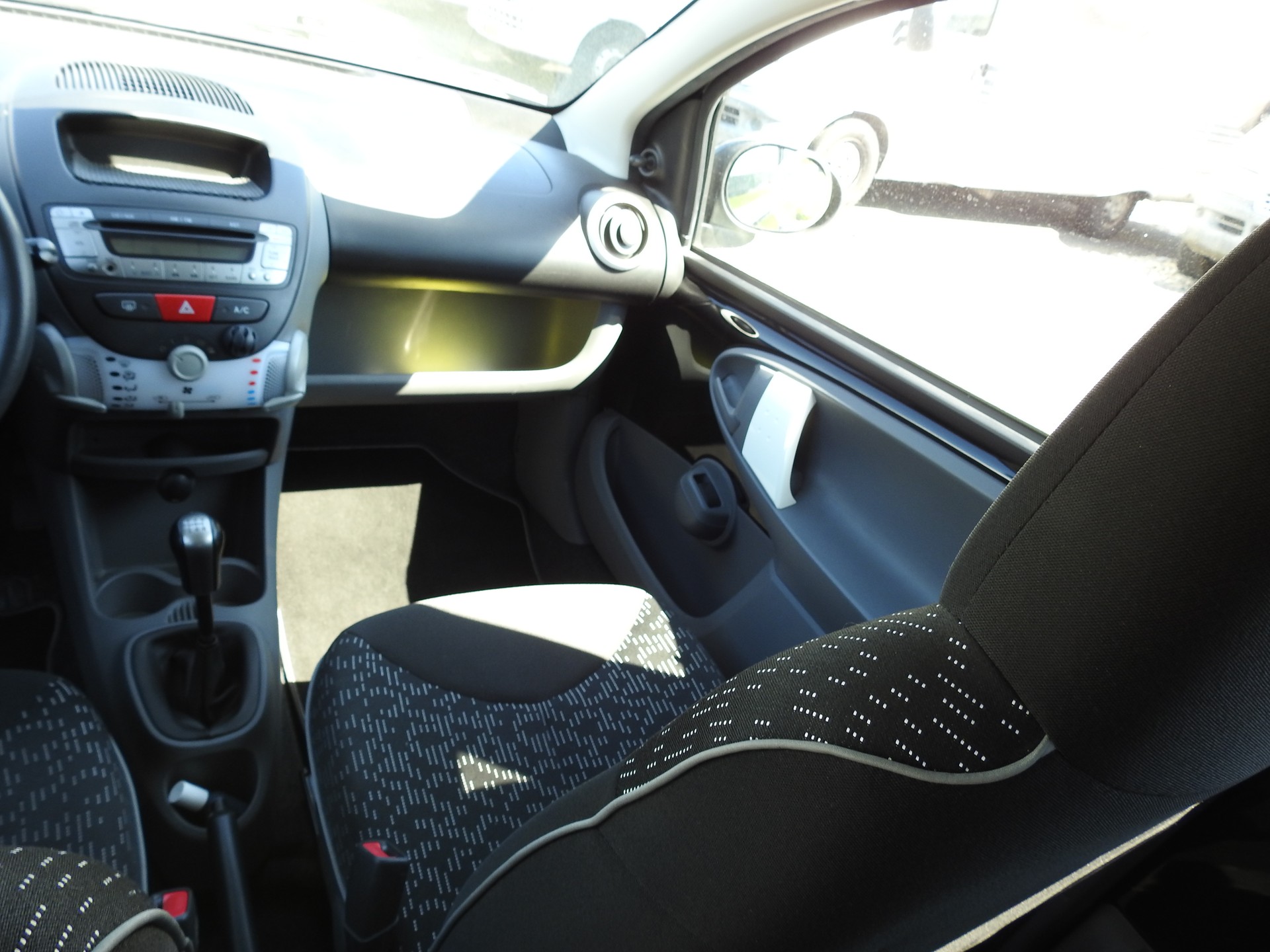 PEUGEOT 107 1.0 Trendy-image-15
