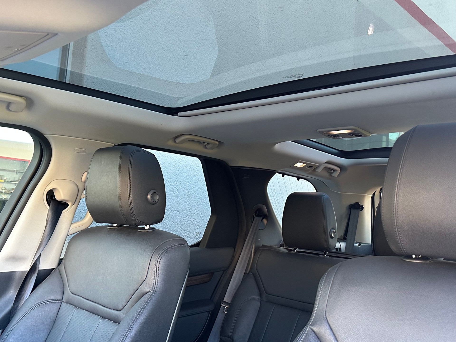 LAND ROVER Discovery 2.0 SD4 HSE Luxury Automatic-image-8