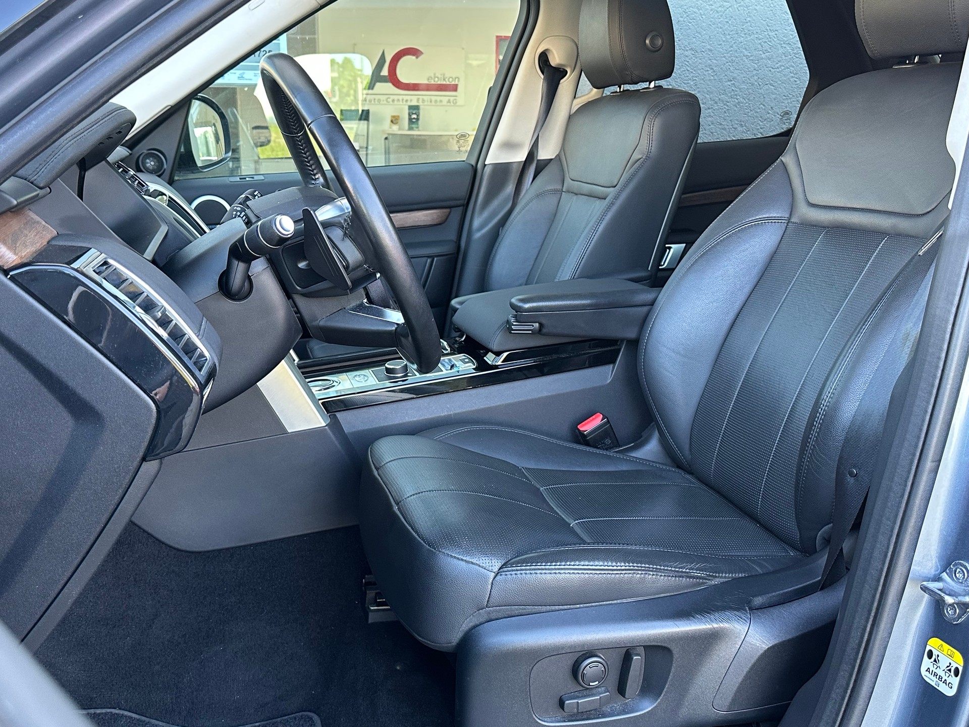 LAND ROVER Discovery 2.0 SD4 HSE Luxury Automatic-image-6